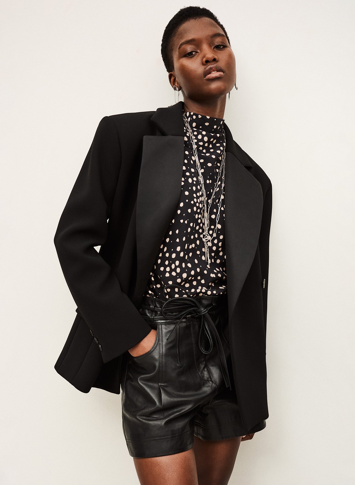 Veste tailleur droite à revers satinés BA&SH Noir