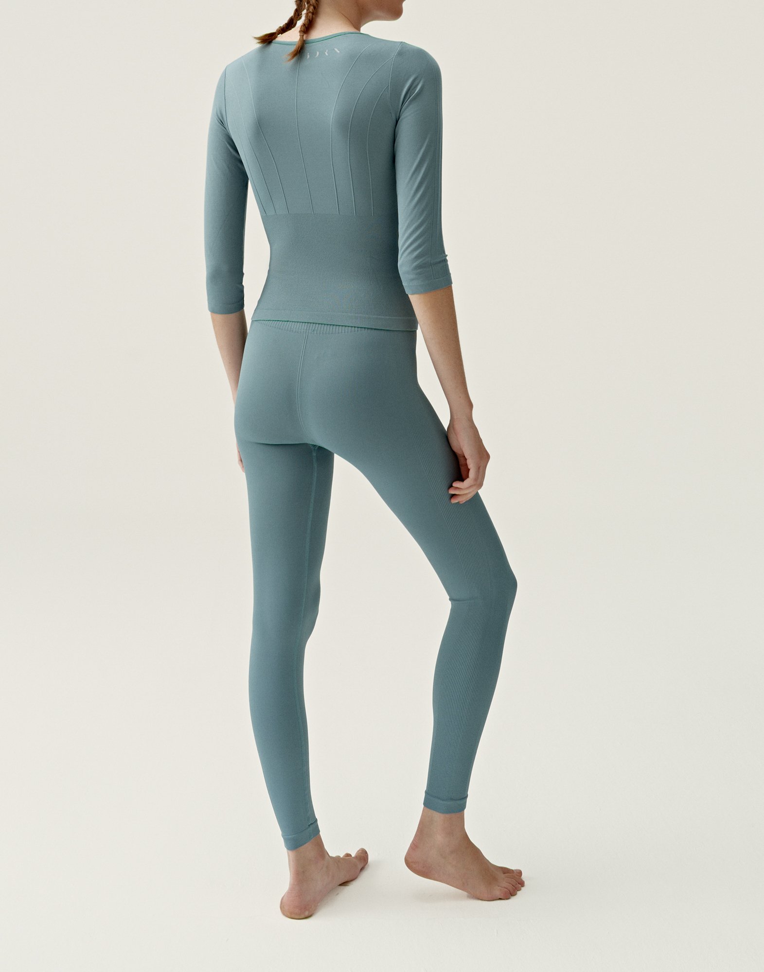 Short-sleeve seamless sports t-shirt BORN LIVING YOGA Grey