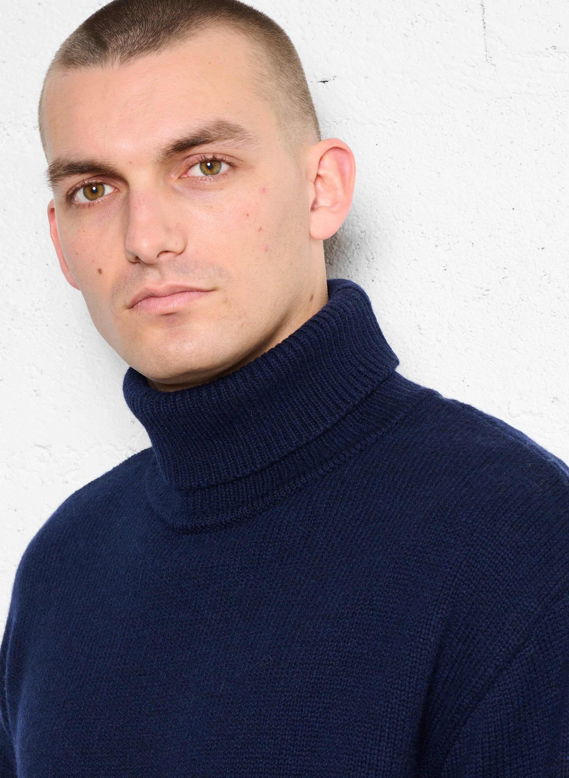 Gerader Rollkragenpullover aus recycelter Wolle COLORFUL STANDARD Blau