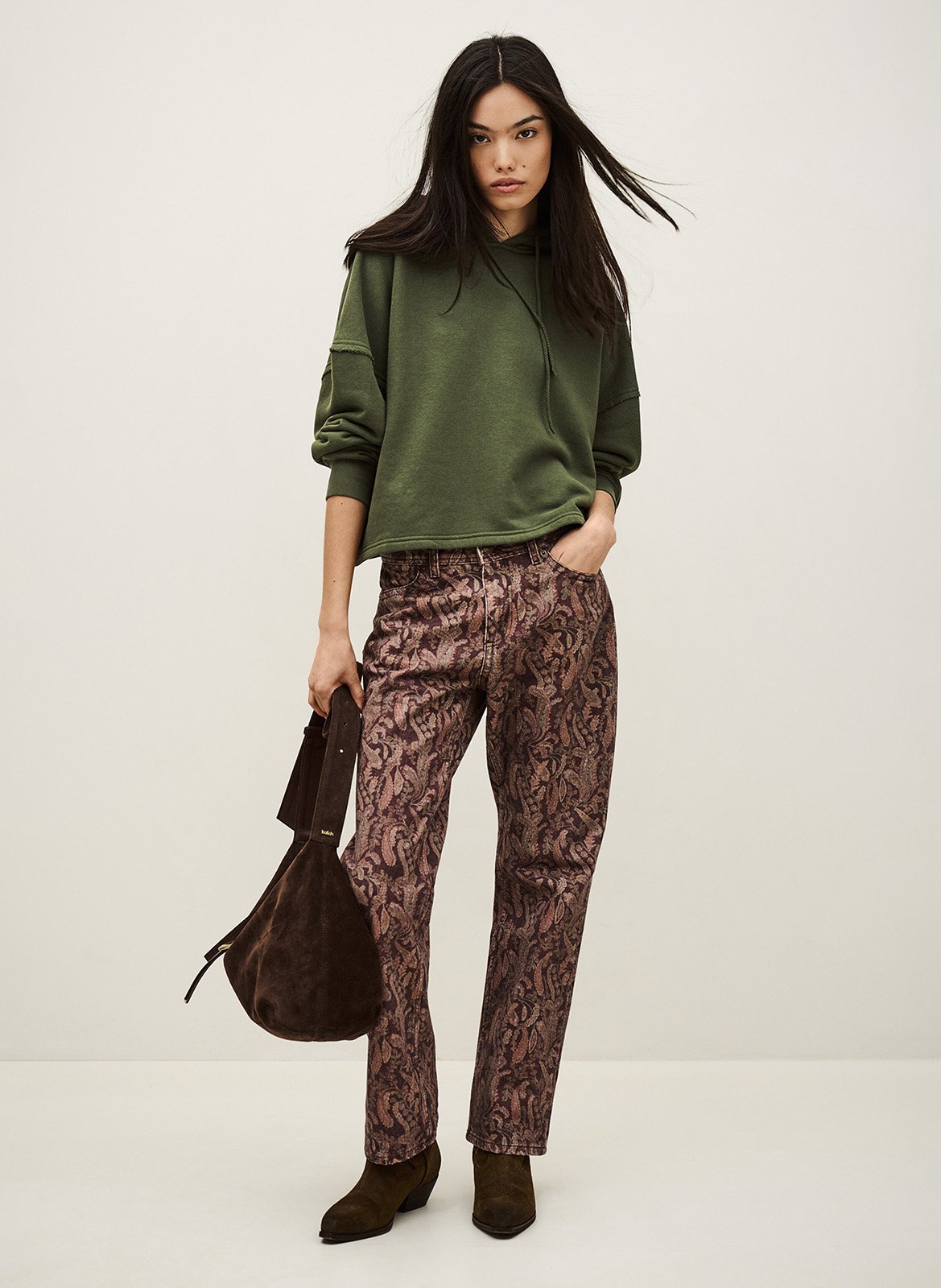 Korte hoodie met zeefdruk op de achterkant. BA&SH Kaki