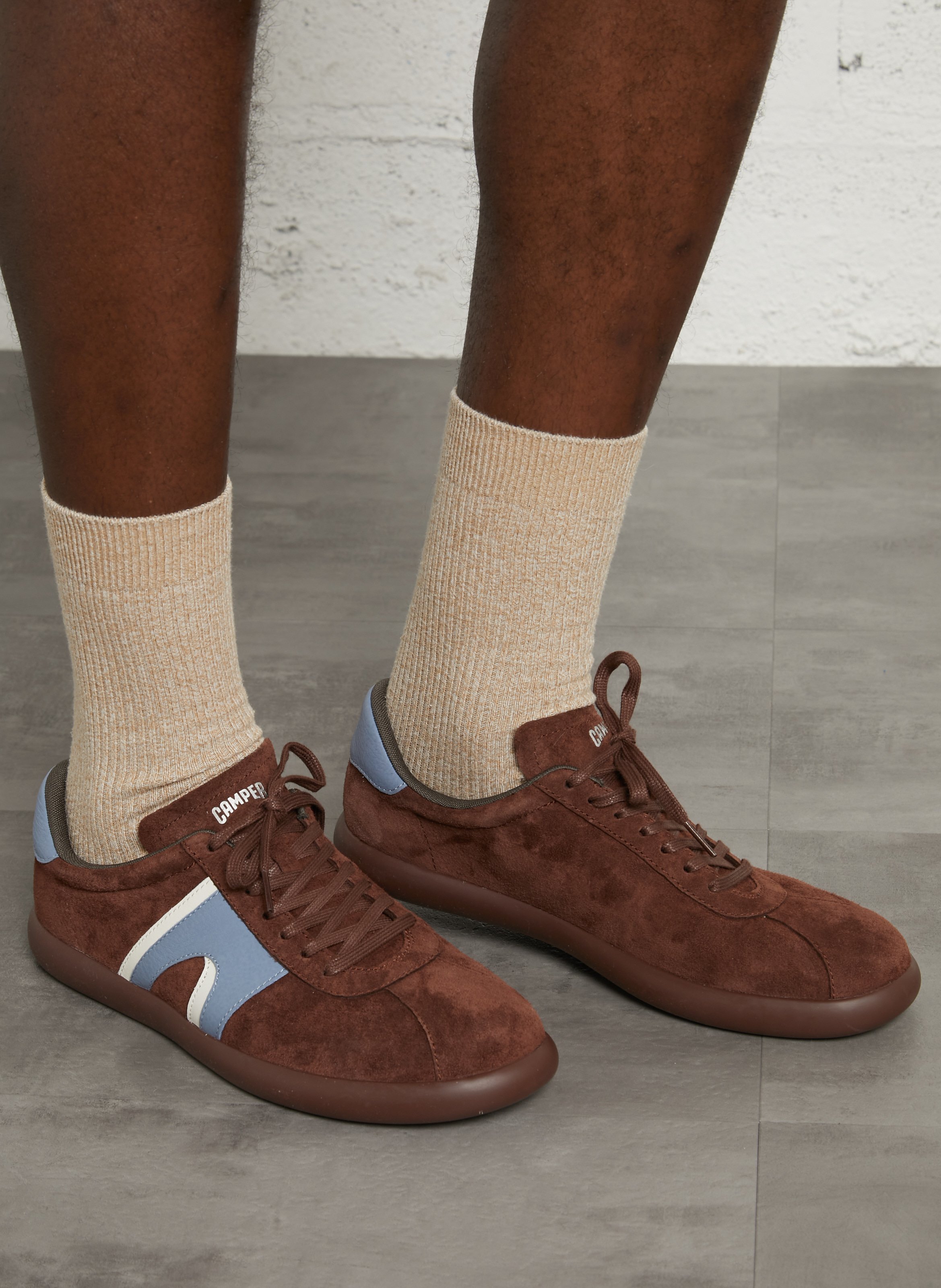 Niedrige Sneaker aus Veloursleder CAMPER Braun