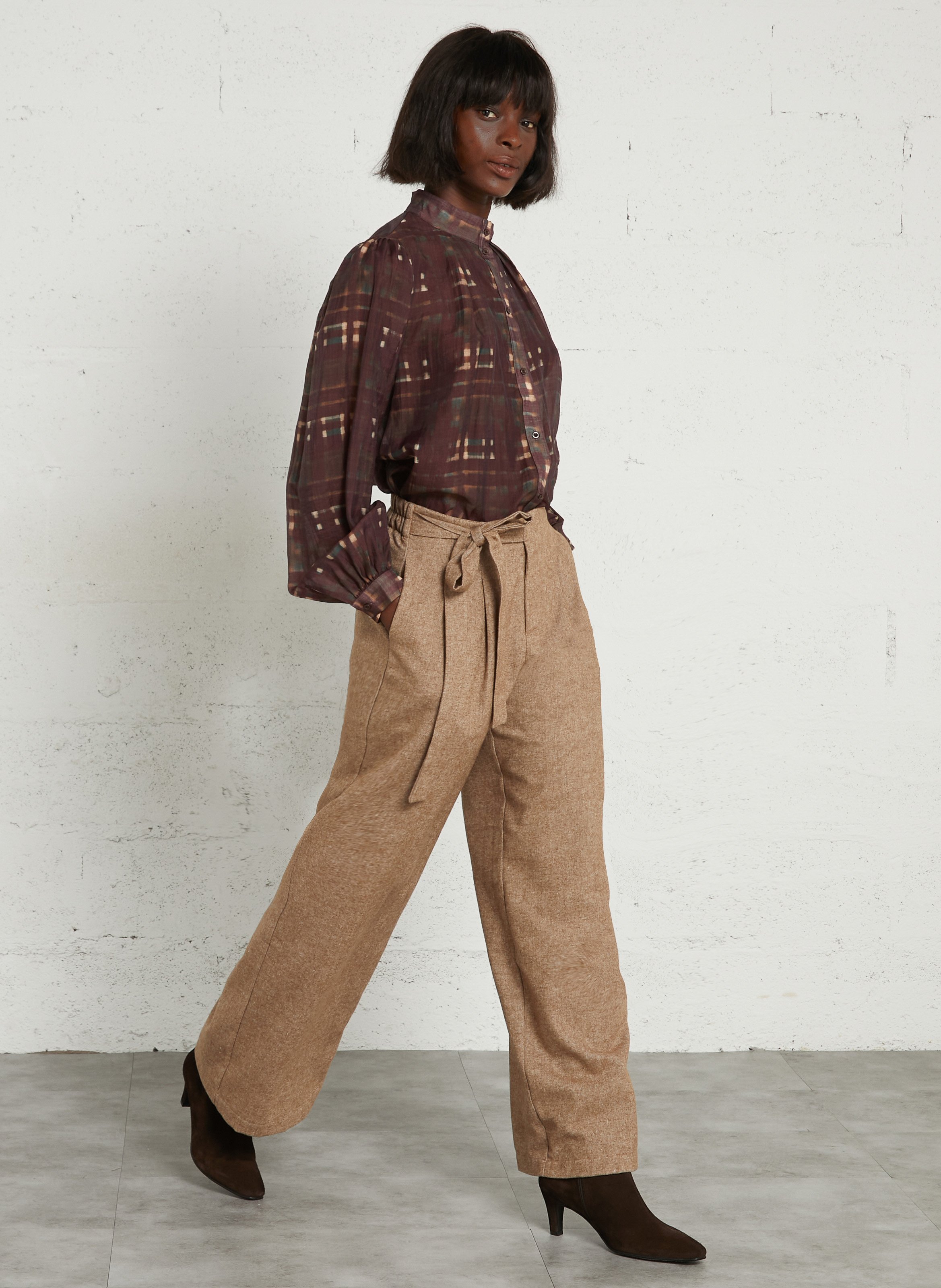Bluse mit Rundhalsausschnitt THE KORNER Braun