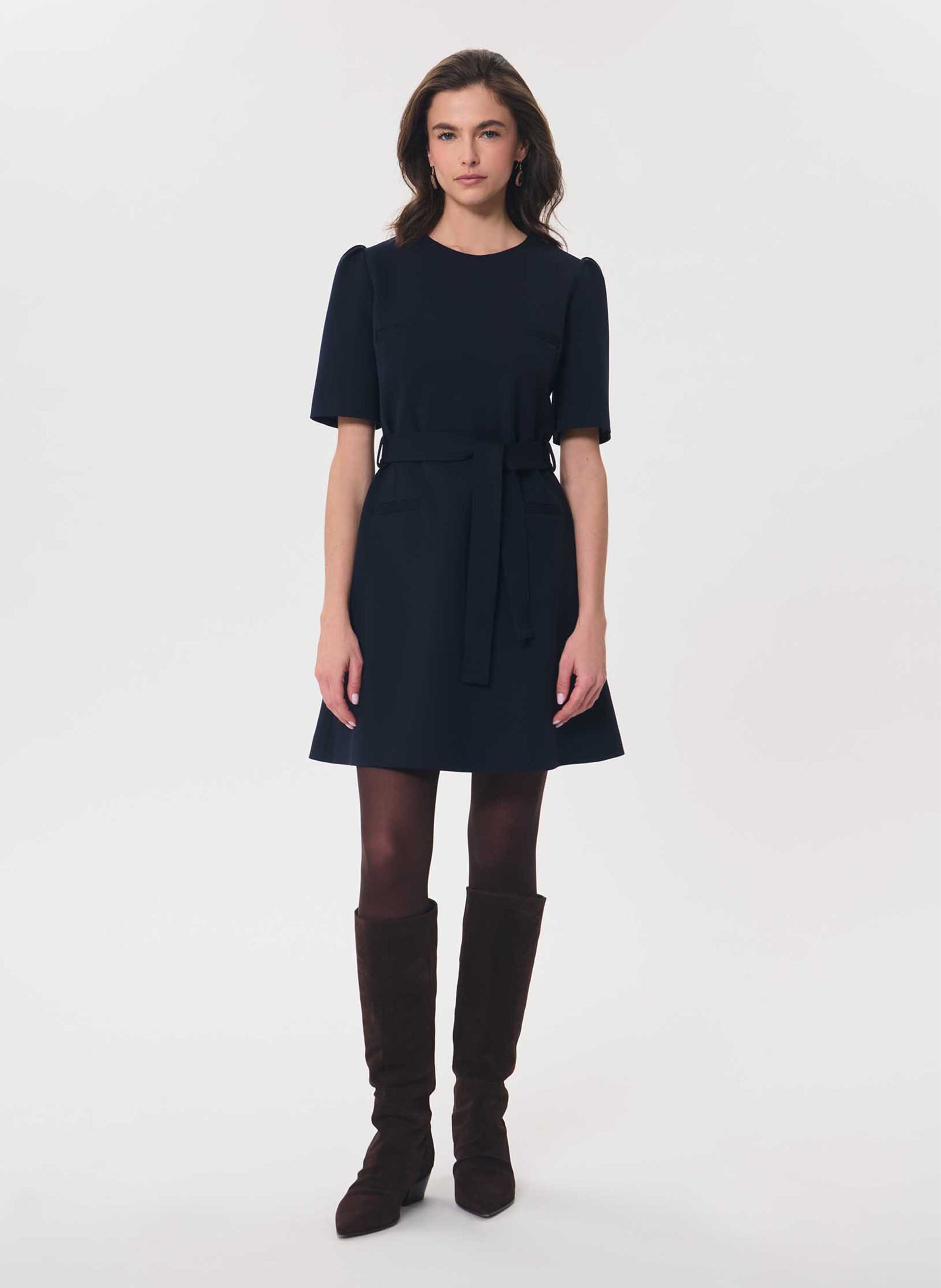 Kurzes einfarbiges tailliertes Kleid TARA JARMON Blau