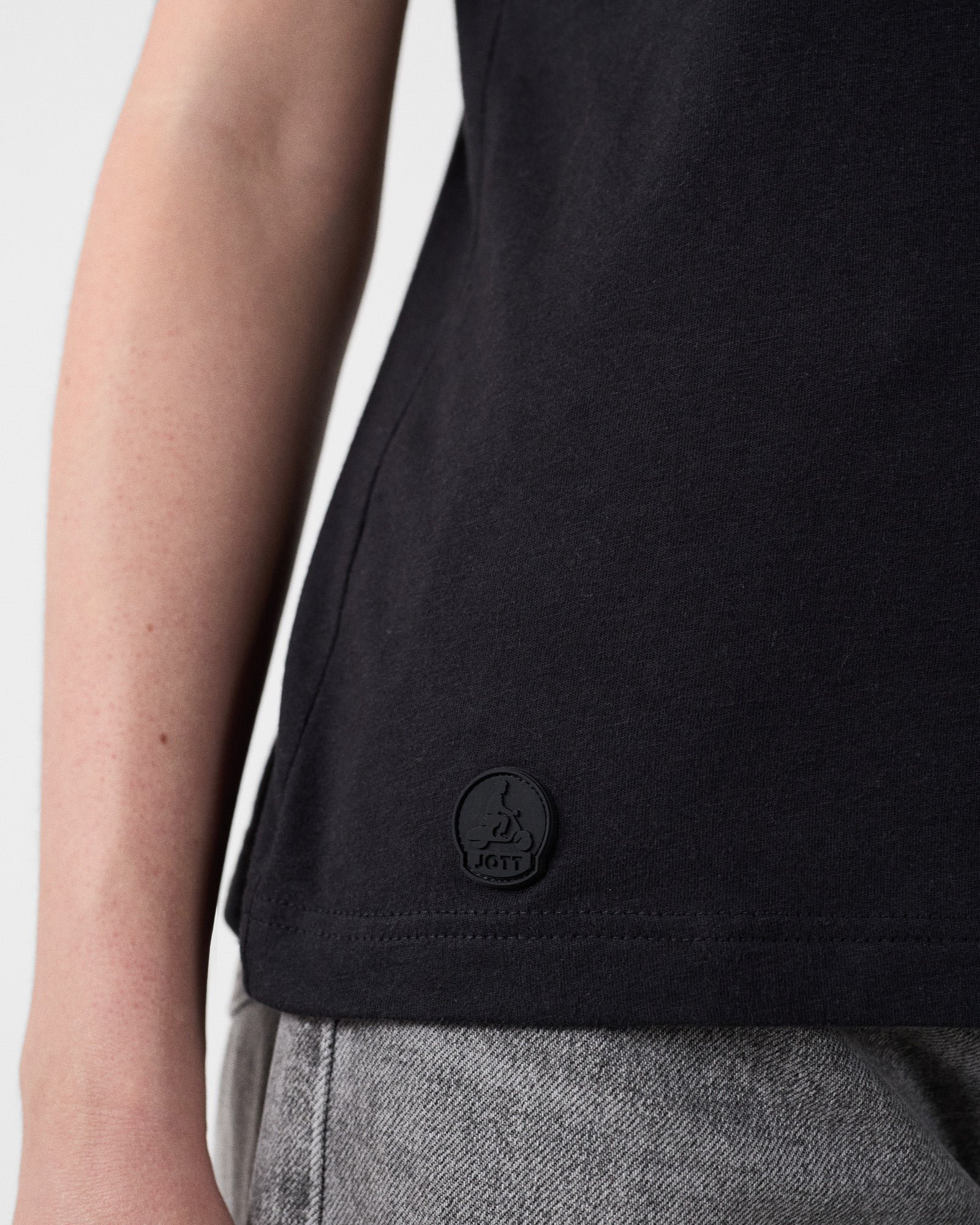 V-neck soft t-shirt JOTT Black