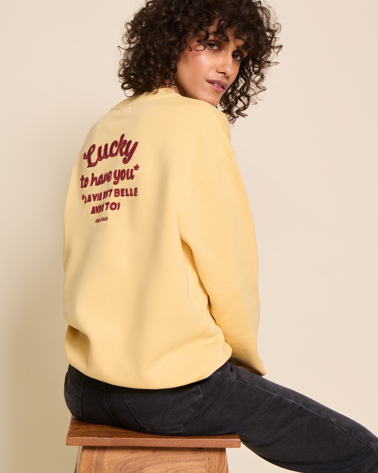 Le sweat lucky is to have you adulte en coton bio EMOI EMOI Jaune