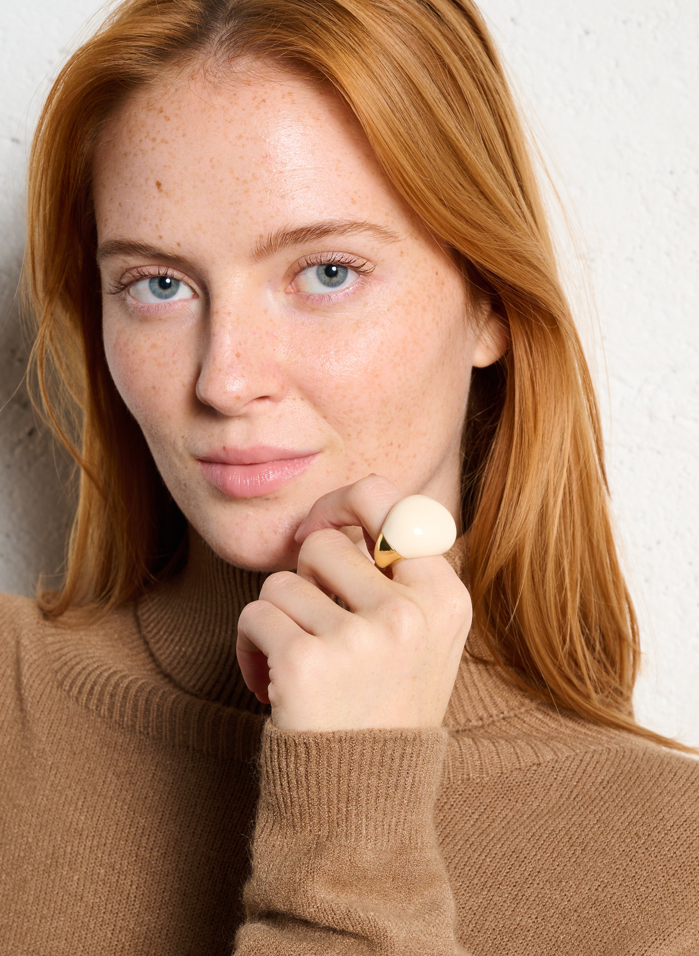 Anillo efecto bola FEEKA Beige