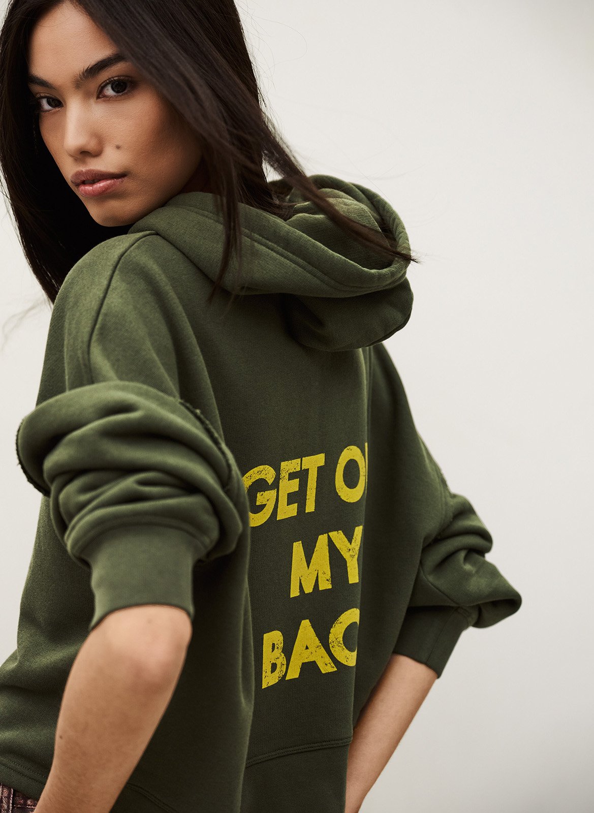 Korte hoodie met zeefdruk op de achterkant. BA&SH Kaki