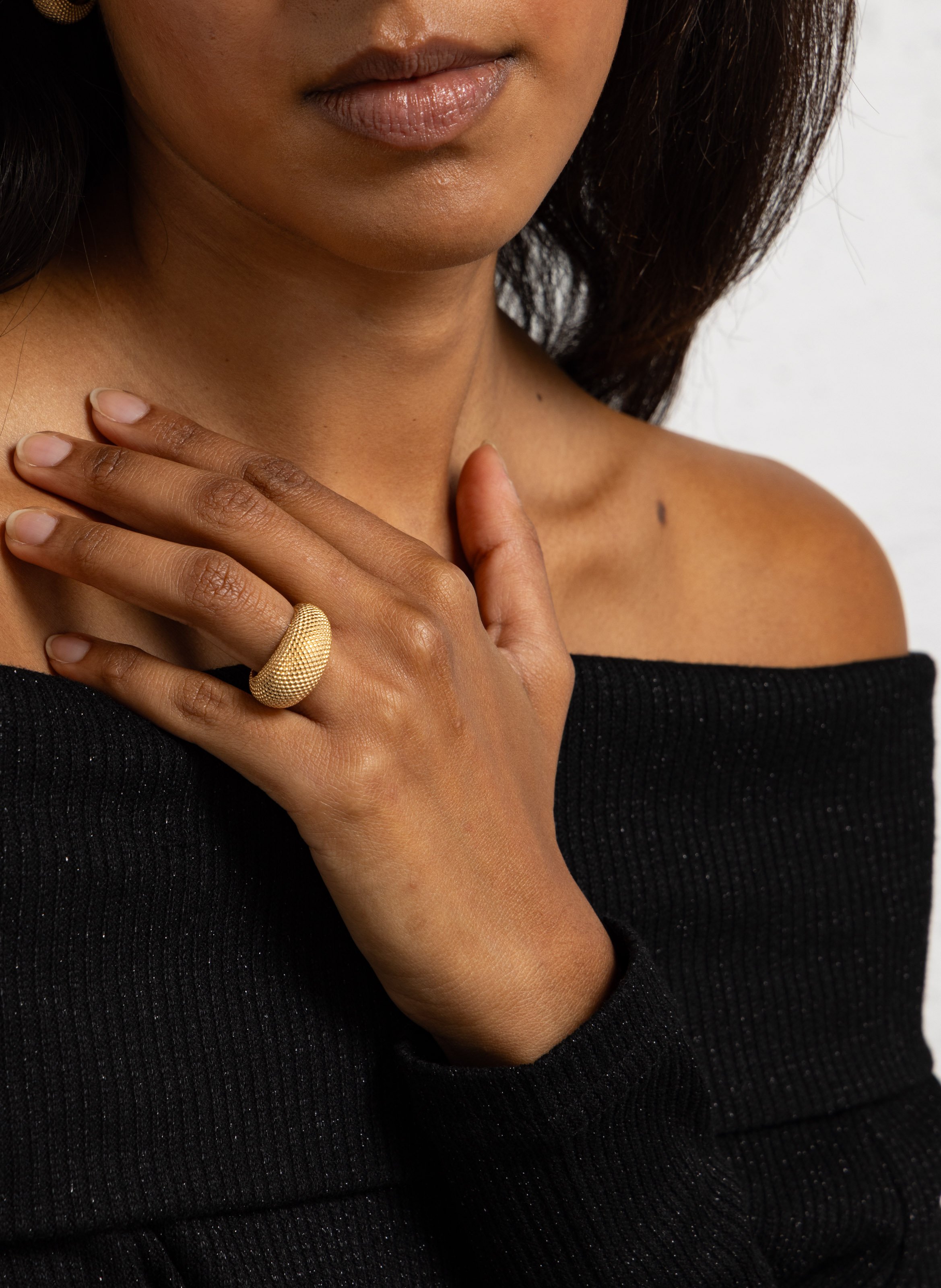 Bolvormige ring met ronde band FEEKA Goudkleurig