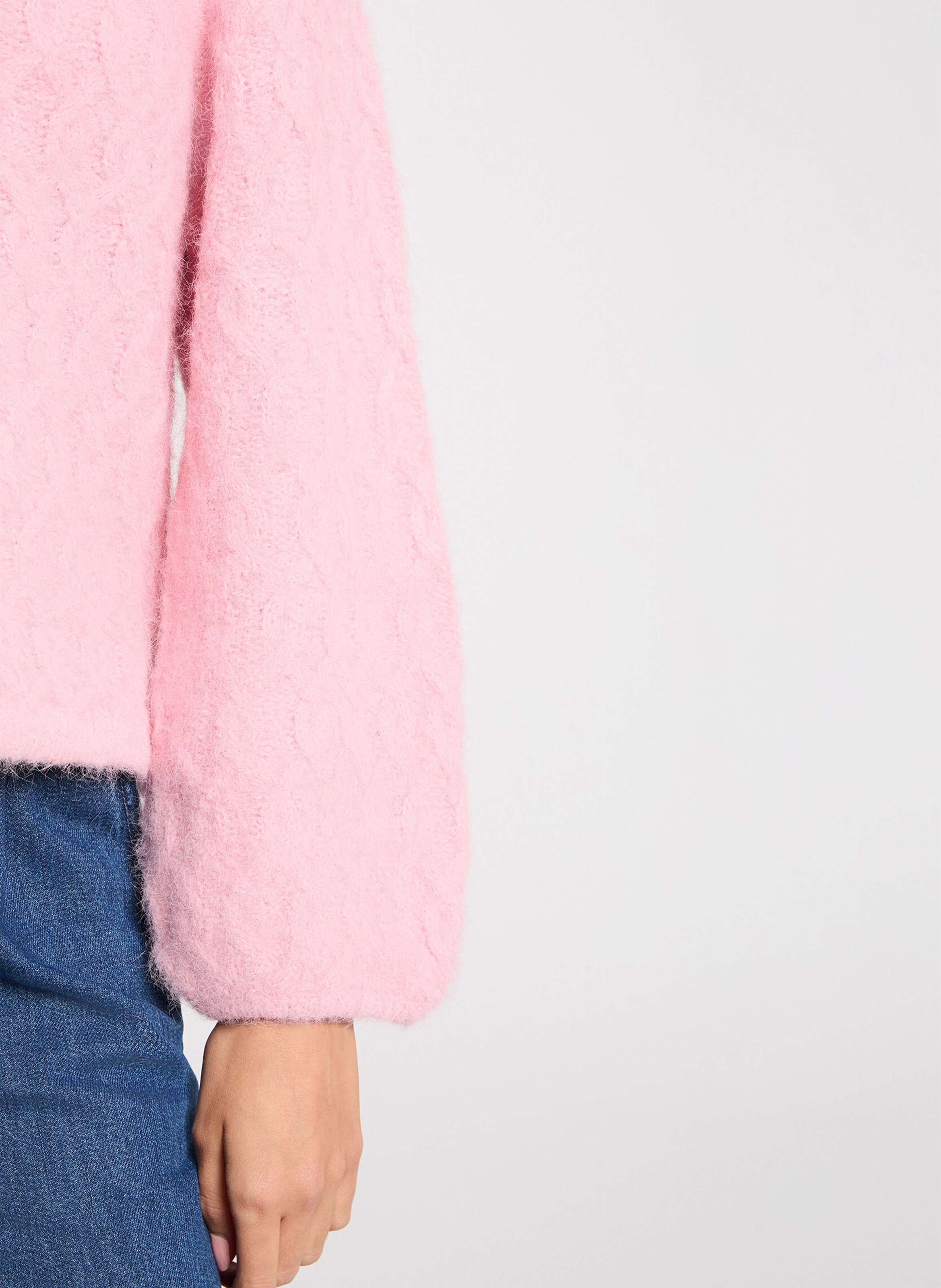 <p>Ziehen Sie den Rundhalspullover aus geflochtener Strickware an</p> MORGAN Rosa