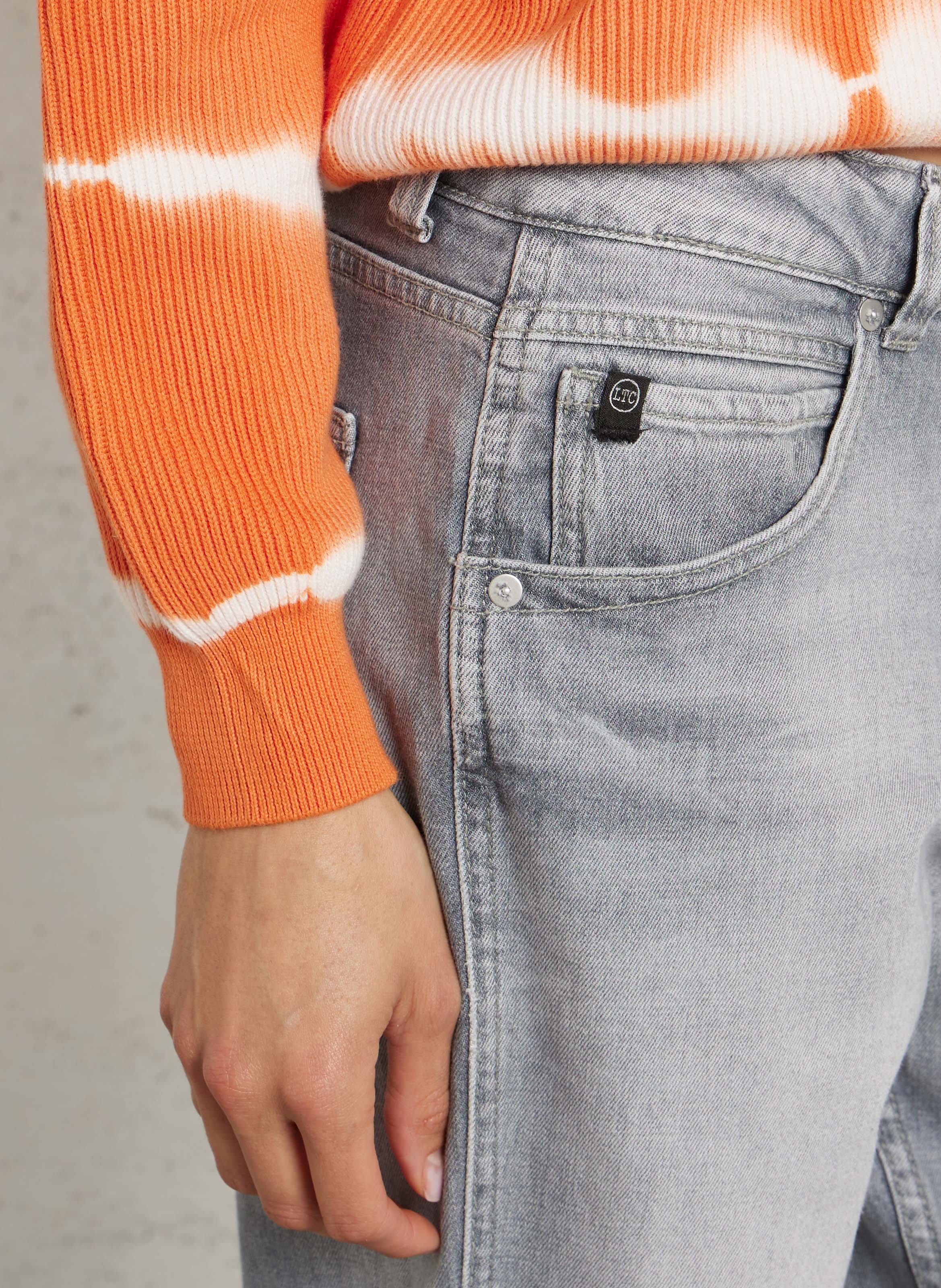 Girlfriend Jeans aus Baumwoll-Mix LE TEMPS DES CERISES Grau