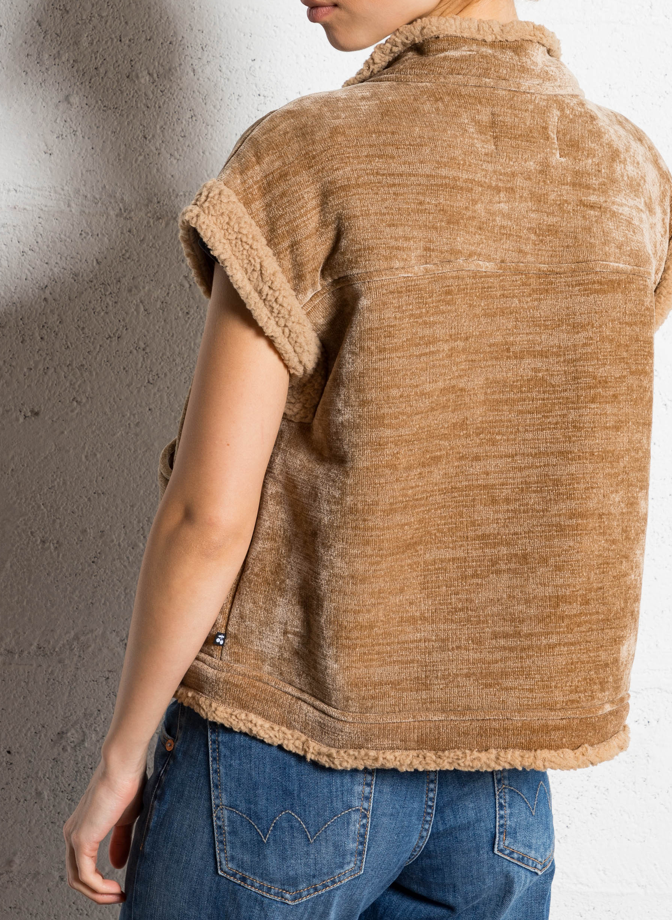 Sheepskin-effect sleeveless jacket LE TEMPS DES CERISES Brown