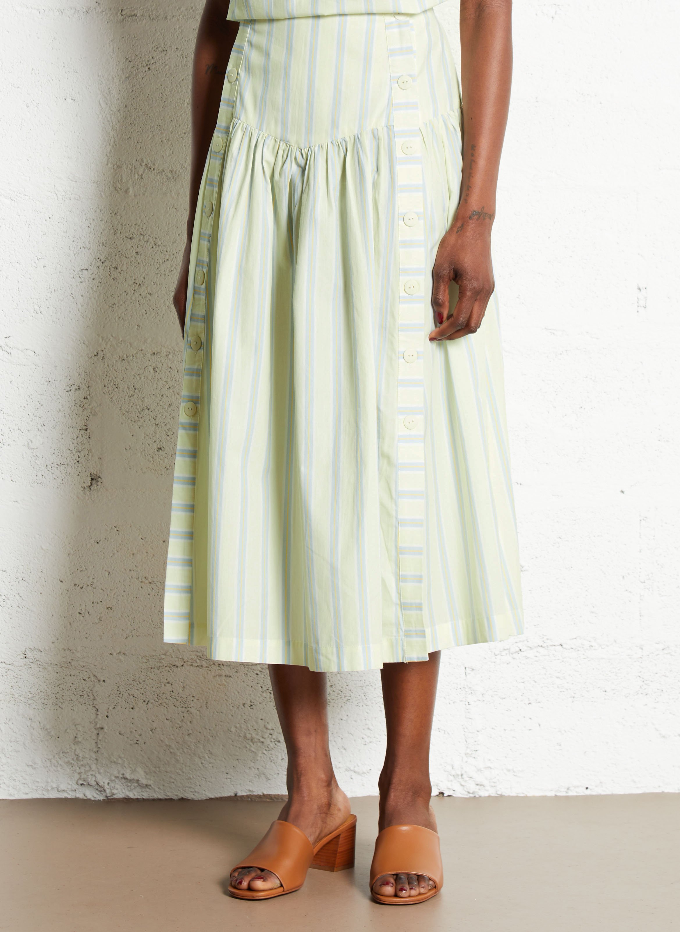 Geknöpfter Midirock mit Streifen THE TINY BIG SISTER Gelb