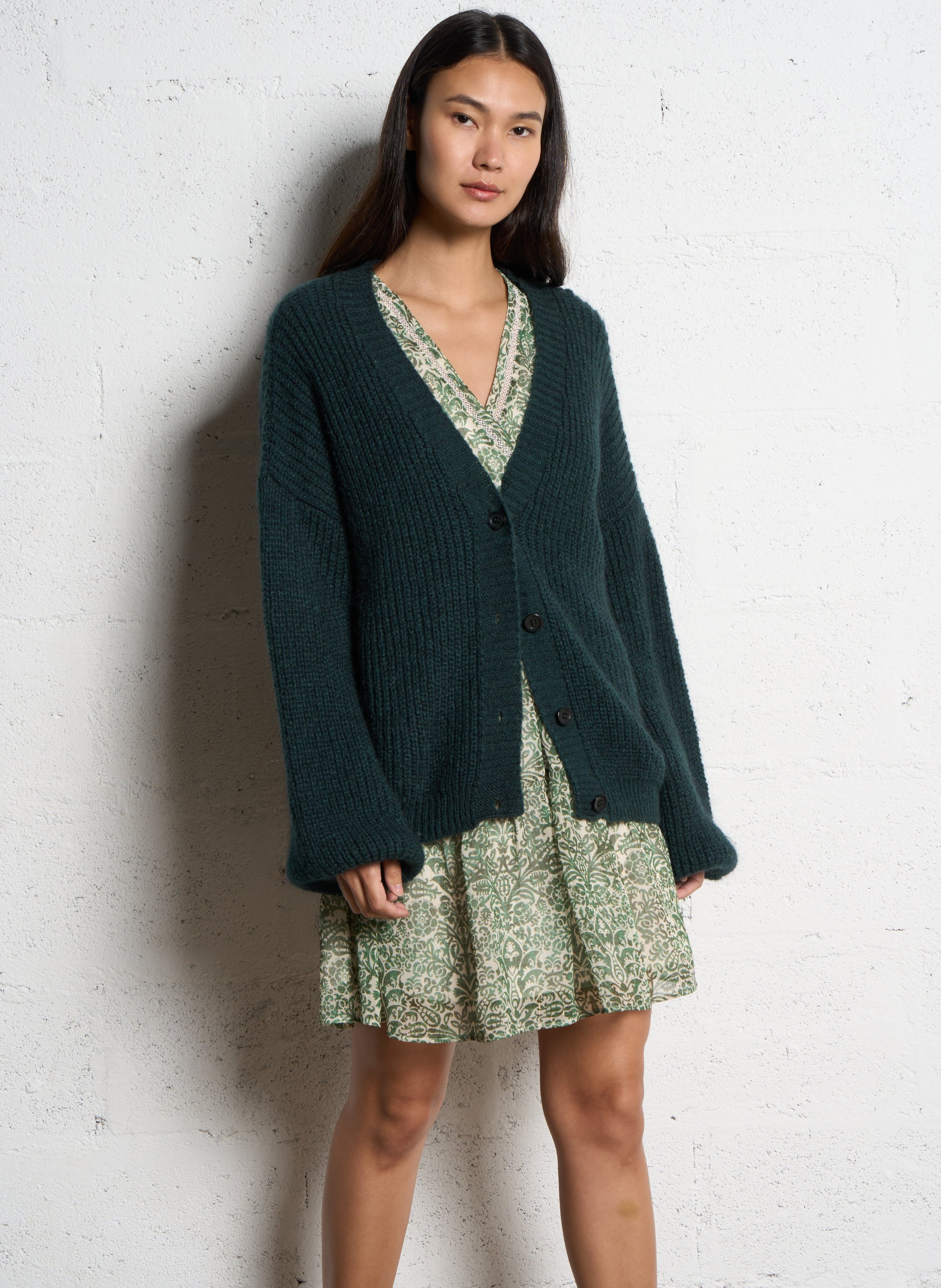 Ruimvallende vest met V-hals en knoopsluiting ONE STEP Groen