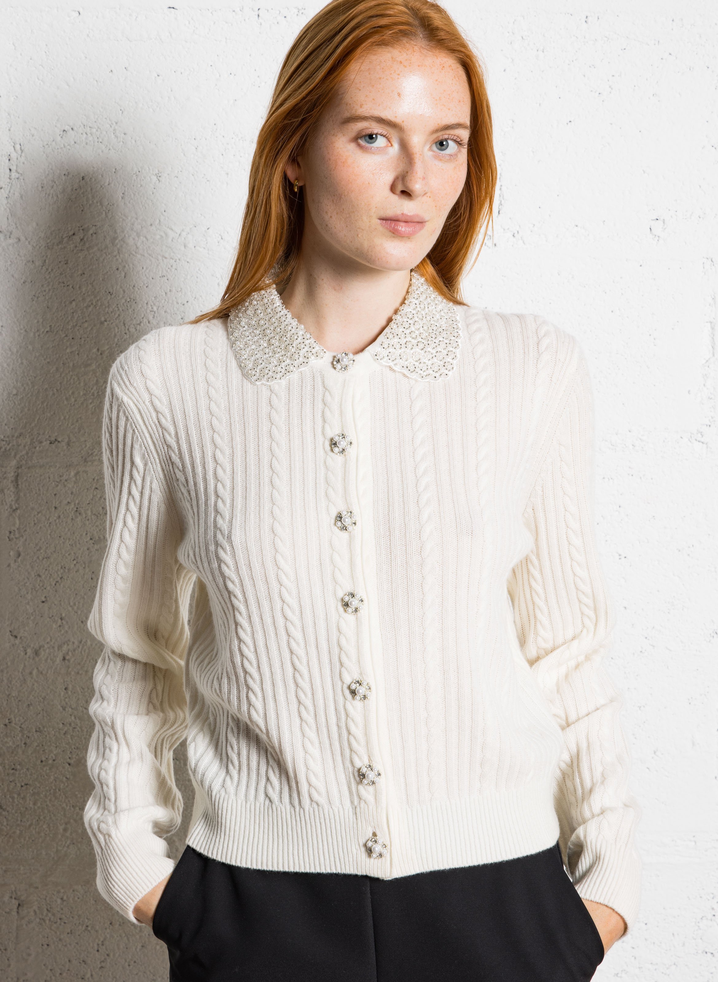 Cardigan en maille tressée avec strass MAJE Beige