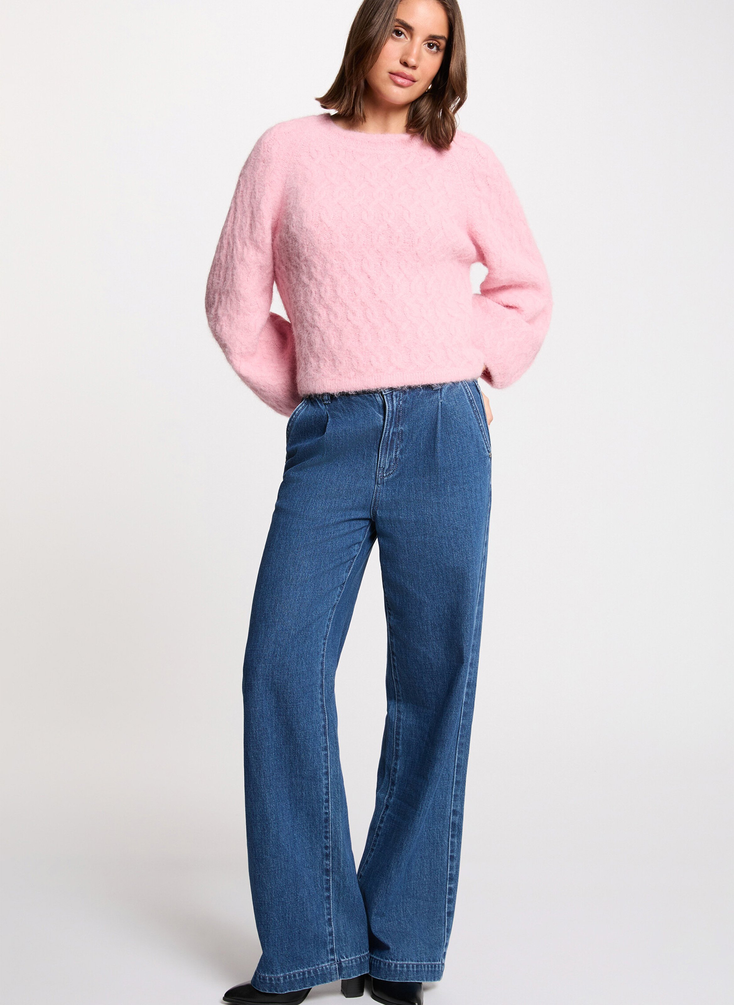 <p>Ziehen Sie den Rundhalspullover aus geflochtener Strickware an</p> MORGAN Rosa