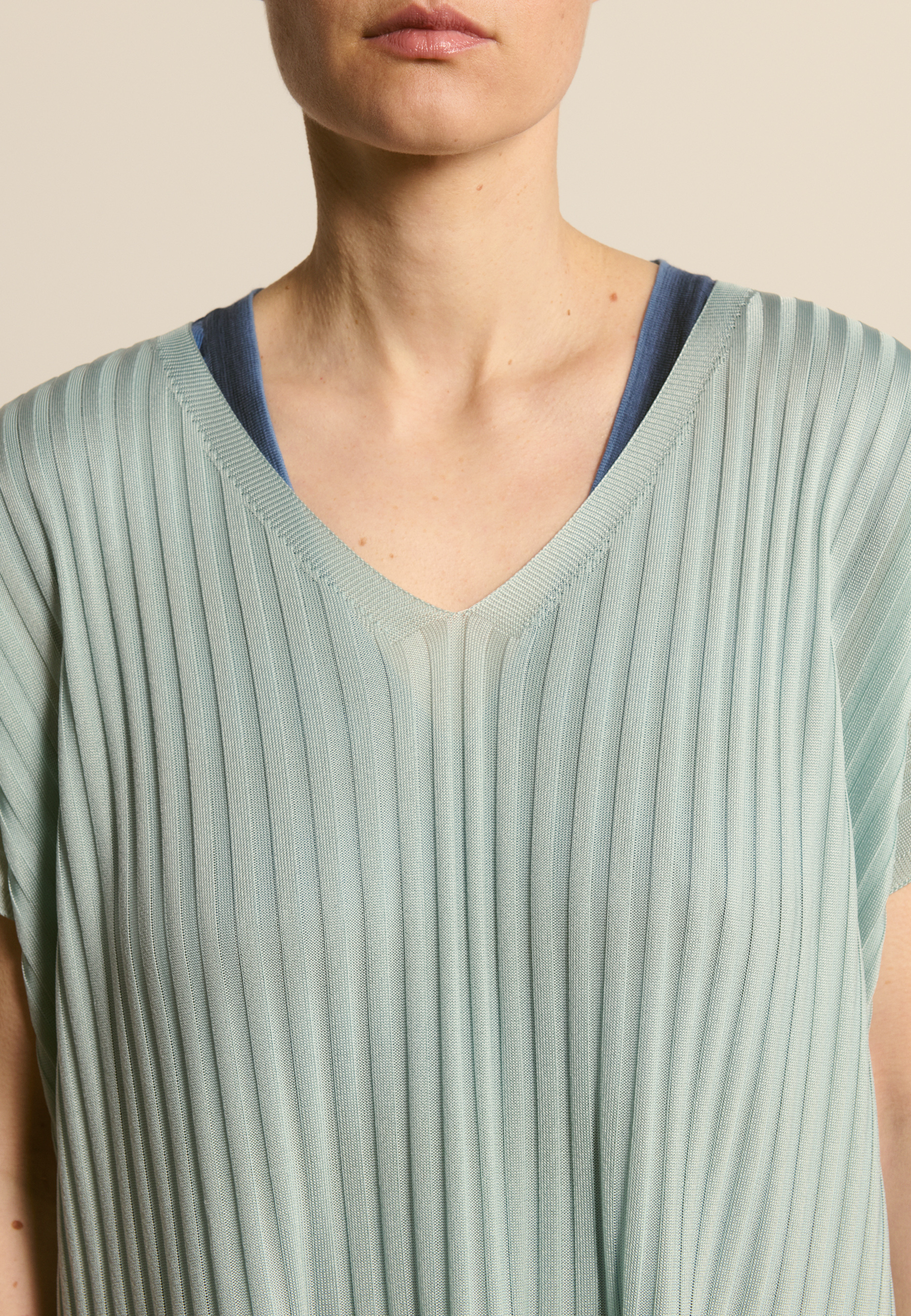 V-neck T-shirt in light yarn Green
