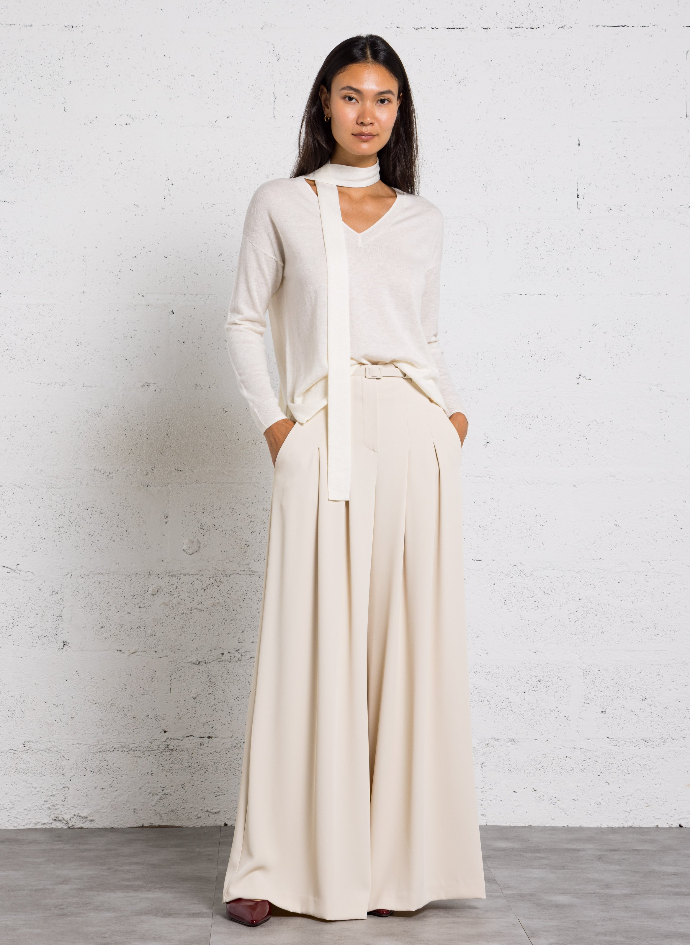 Rechte V-hals trui met stropdas LA PETITE ETOILE Beige