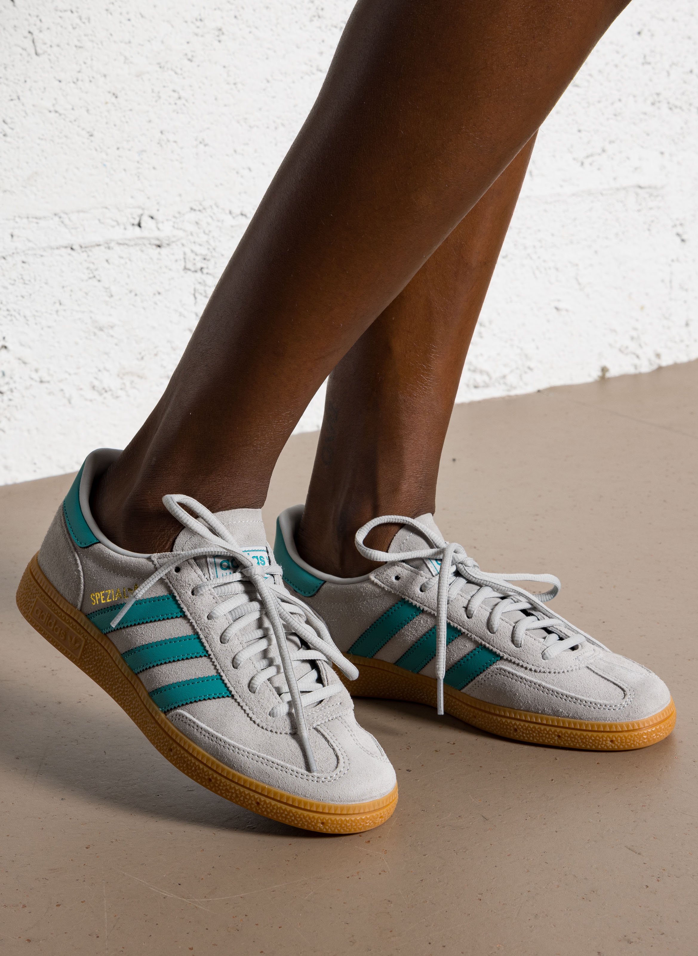 Baskets basses en cuir ADIDAS Gris