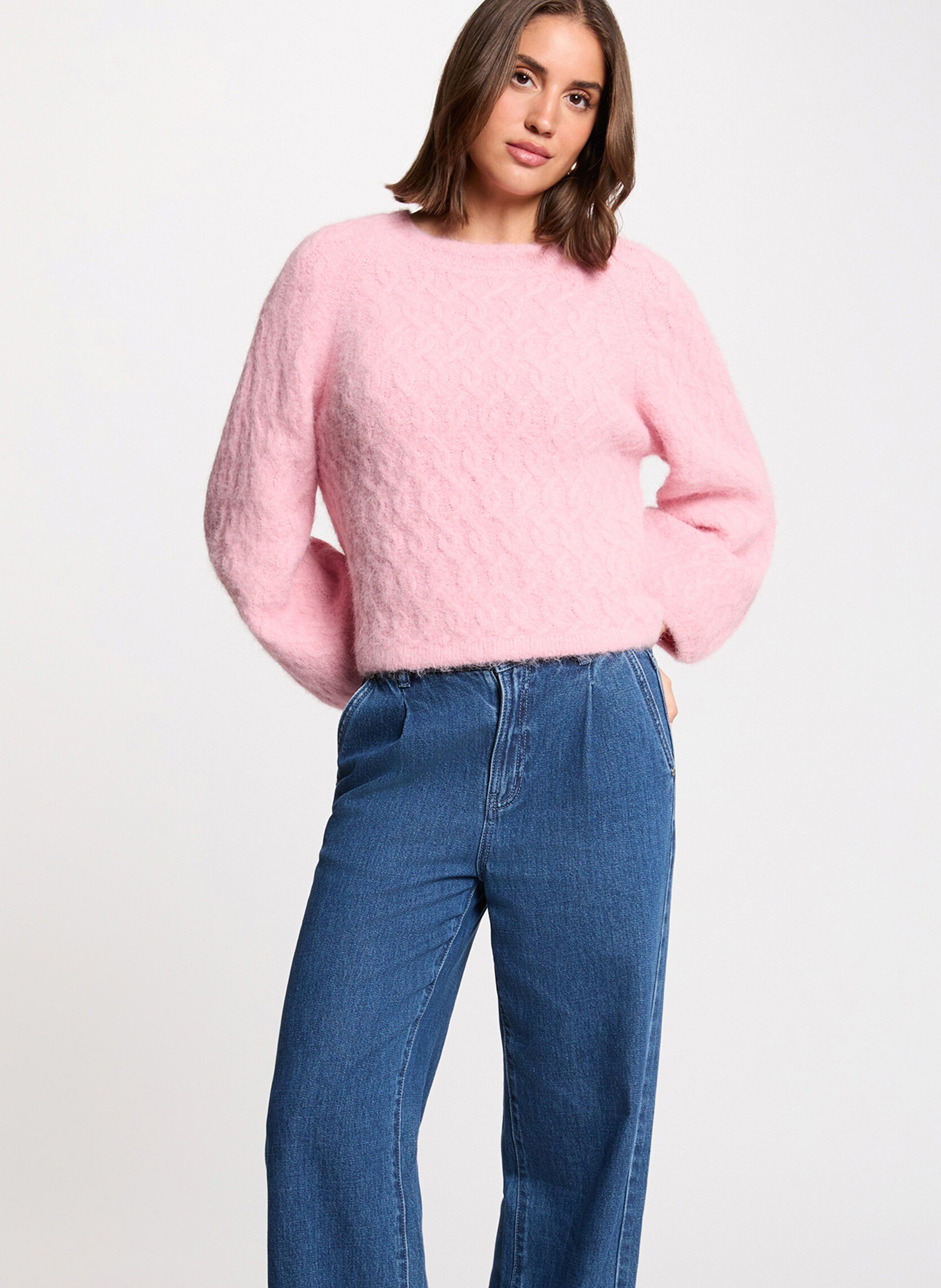 <p>Ziehen Sie den Rundhalspullover aus geflochtener Strickware an</p> MORGAN Rosa