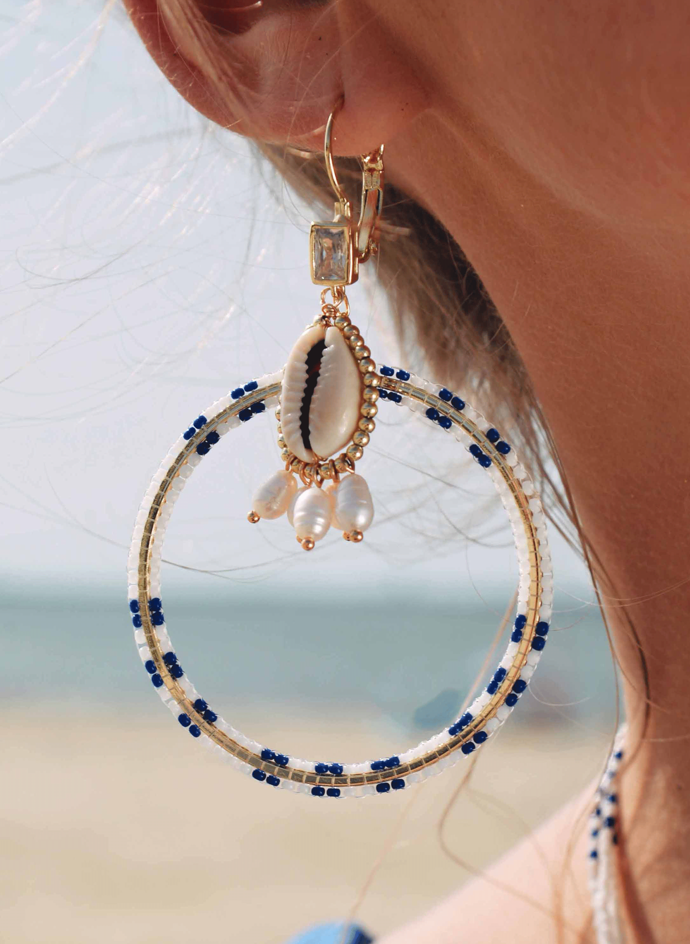 Dangling earrings with pearls for pierced ears HIPANEMA White
