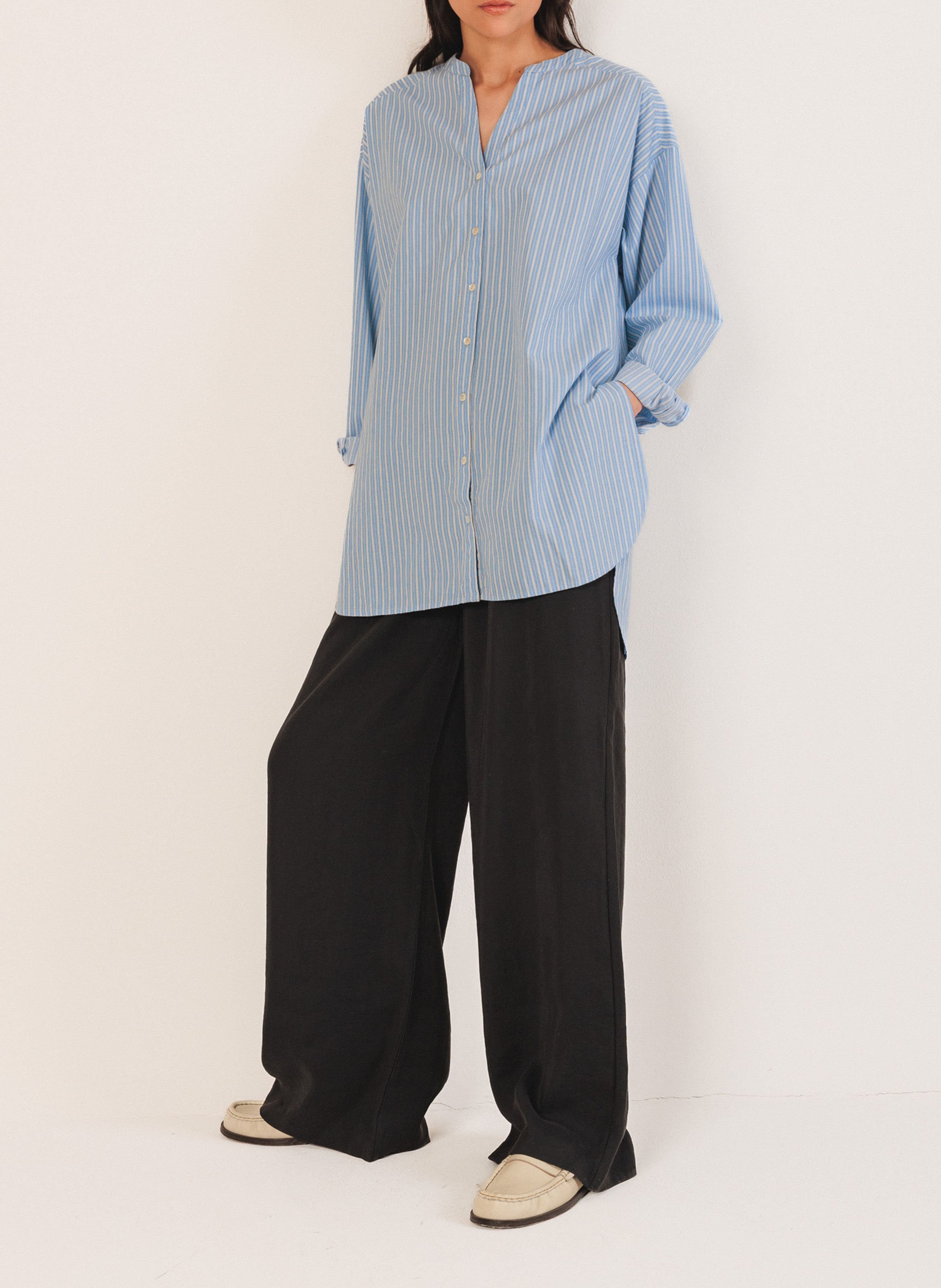 Chemise col V en coton INDI & COLD Bleu