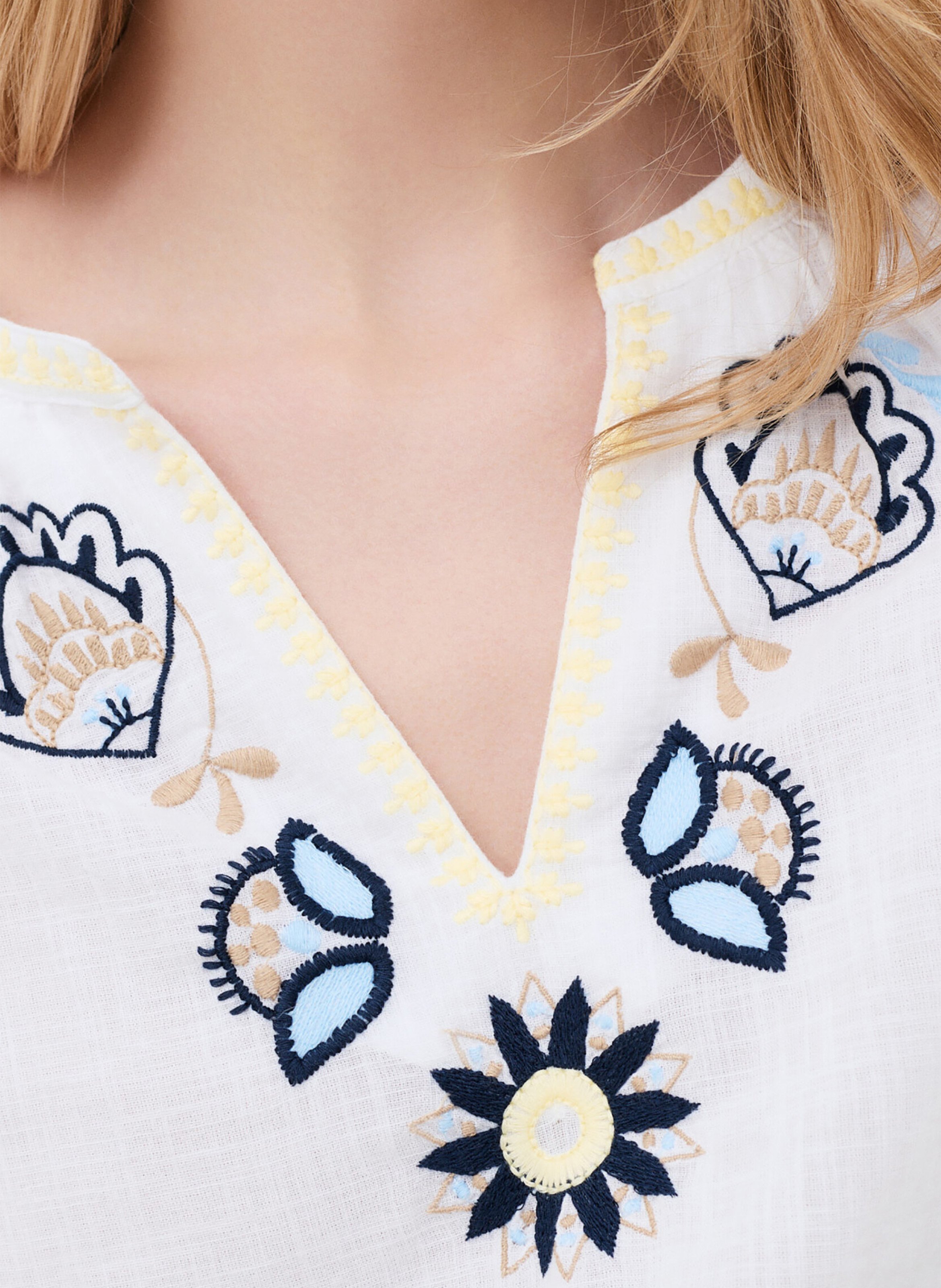 Ruimvallende, katoenen blouse met tuniekhals CAROLL Wit