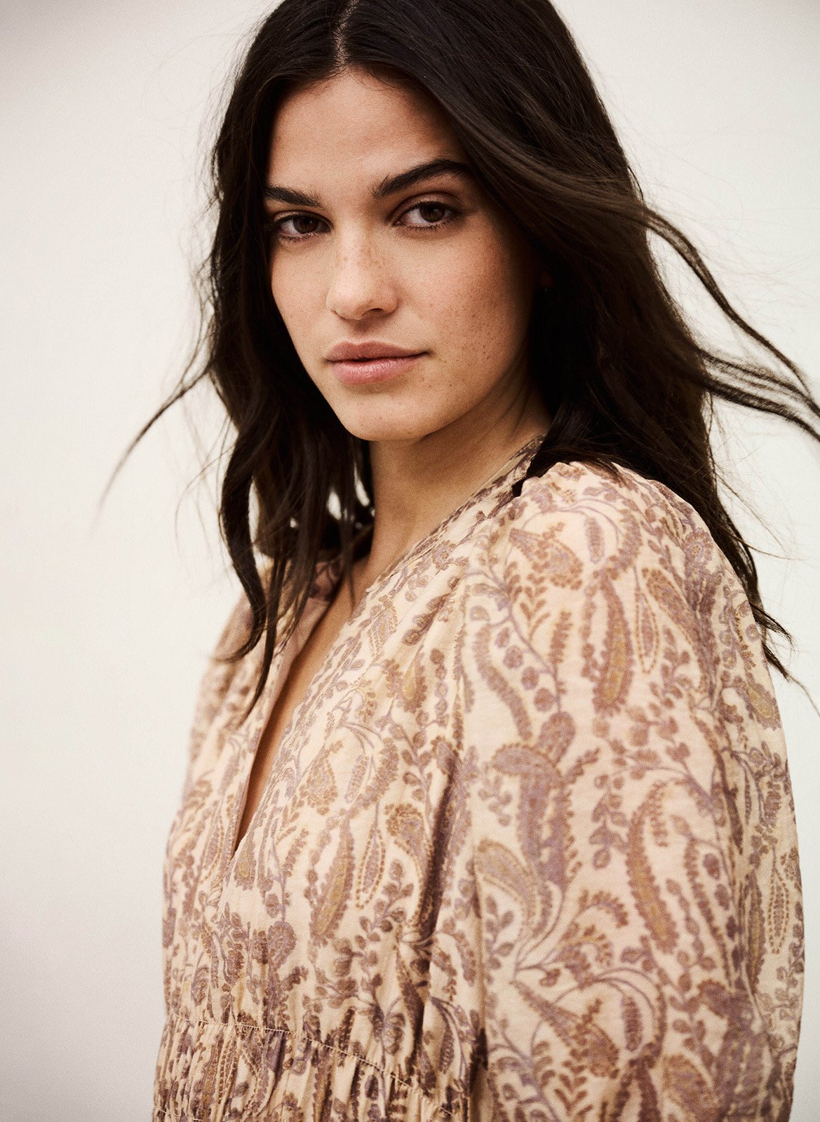 Halflange jurk met Tunesische kraag en print BA&SH Beige