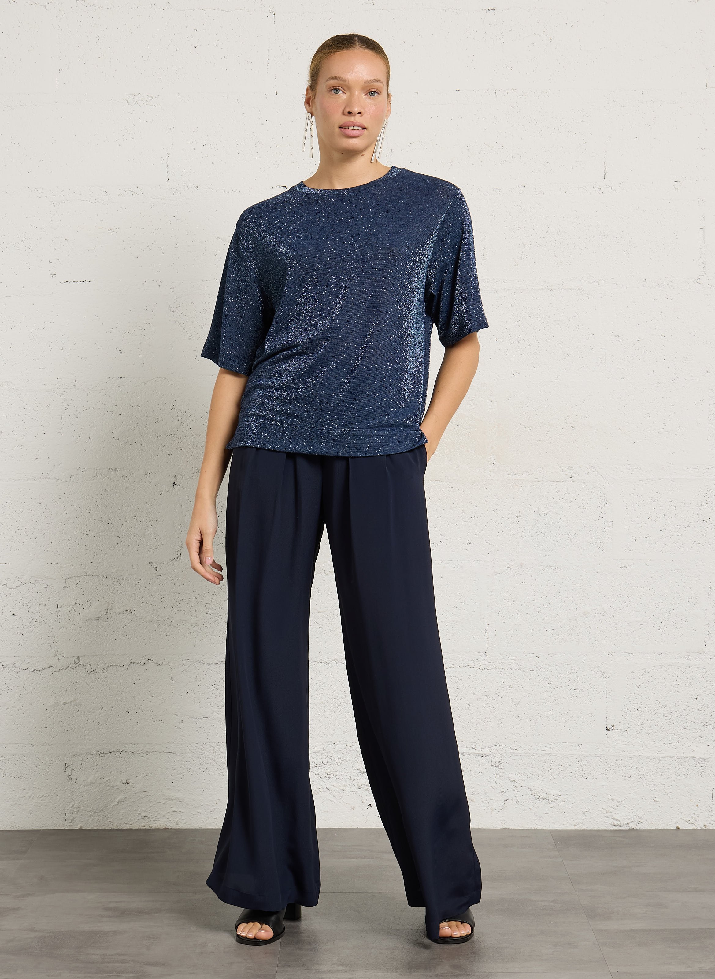 Weites T-Shirt mit Rundhalsausschnitt und Metallic-Effekt MOMONI Blau