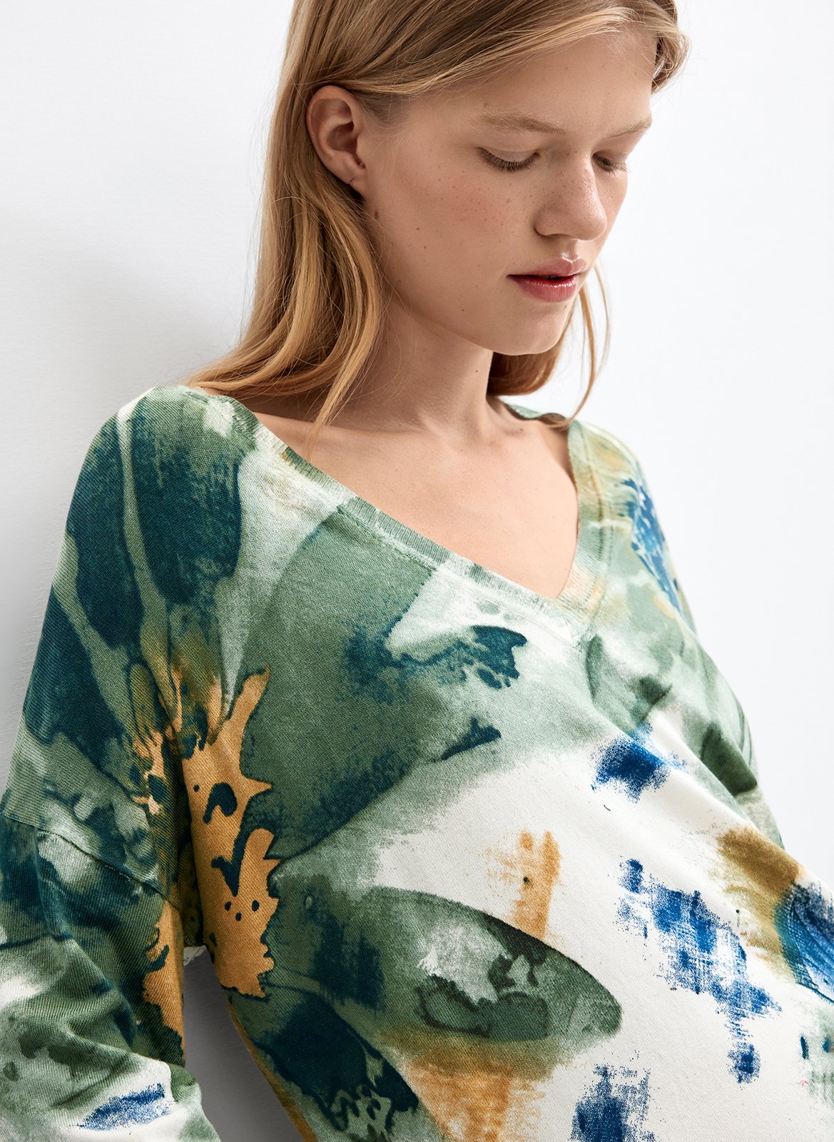 Printed V-neck sweater DESIGUAL White