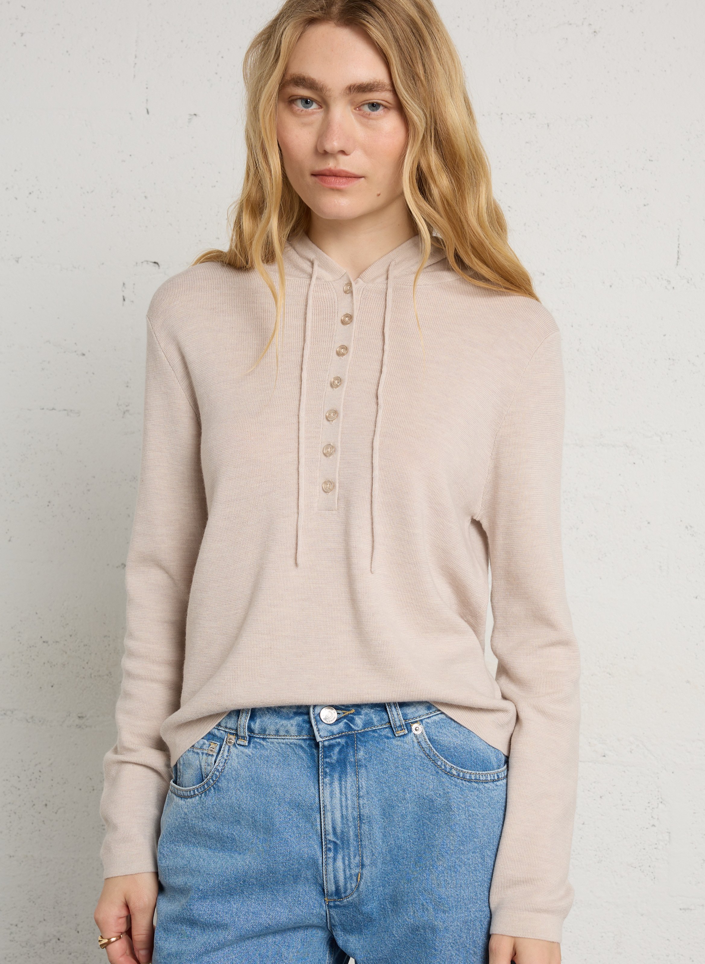 Pull fin boutonné à capuche en laine BERENICE Beige
