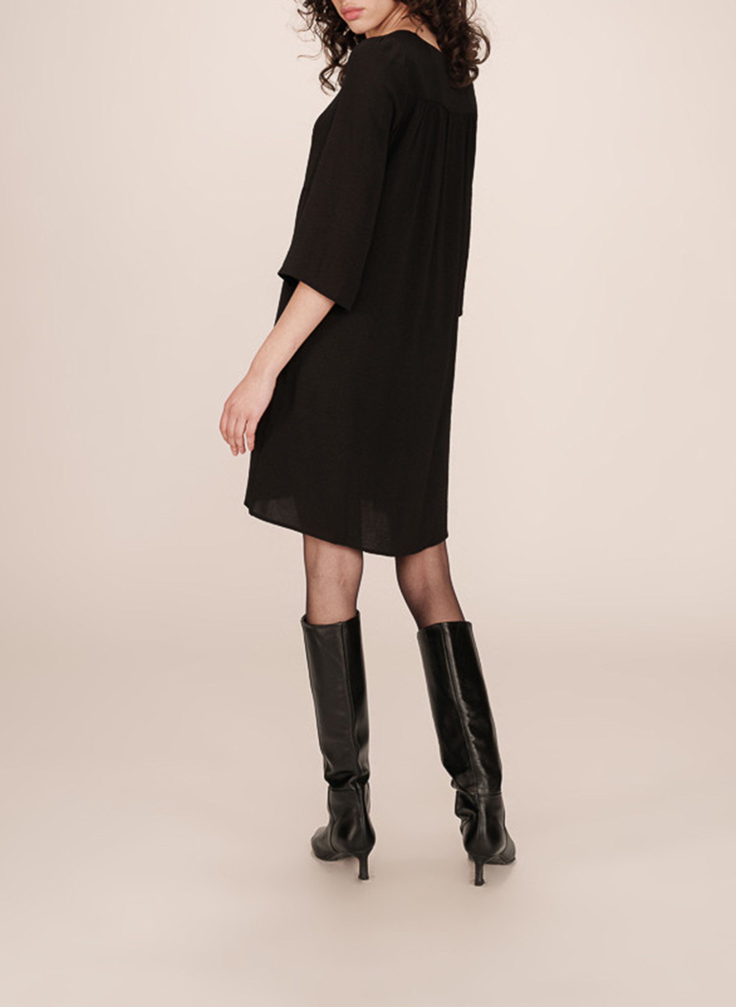 Robe courte col V unie GRACE ET MILA Noir