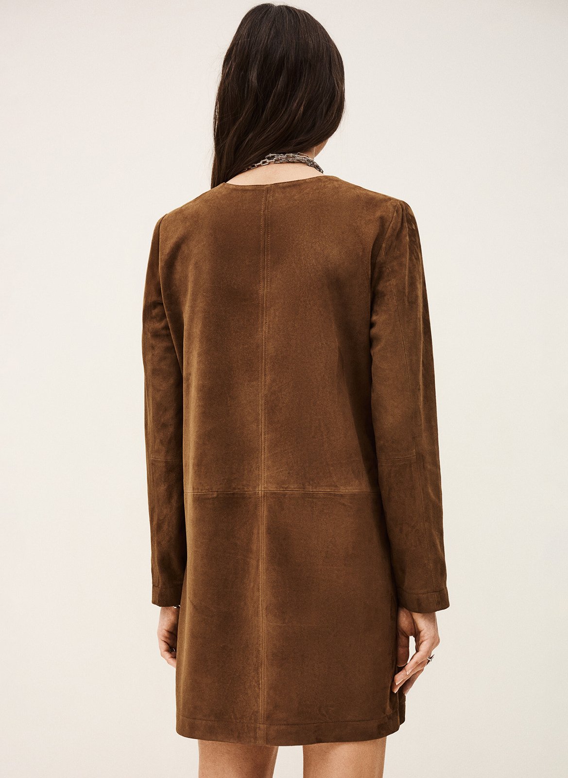 <em>Jurk met korte Tunesische kraag van fluweel leer</em> BA&SH Bruin