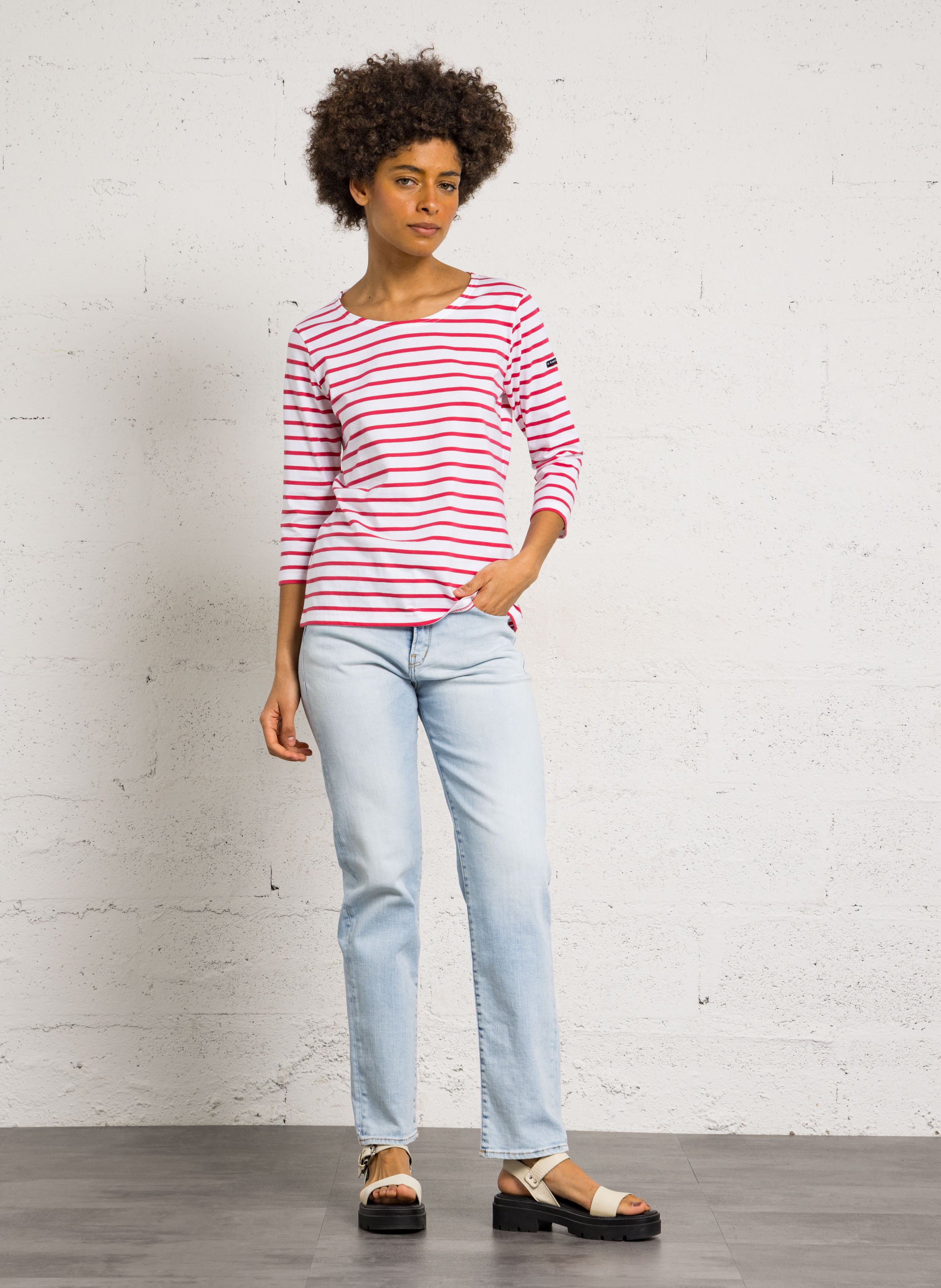 - Rechte jeans
- 5 zakken
- Recht model
- Verwassen effect LE TEMPS DES CERISES Blauw