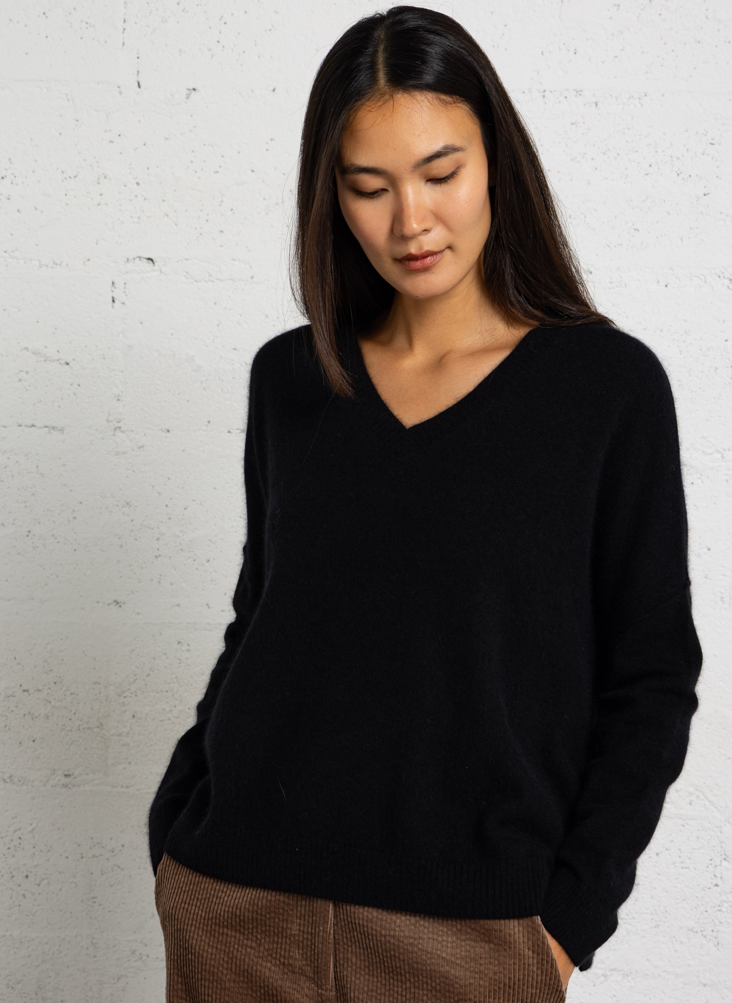 Pull col V en laine mélangée BELLA JONES Noir