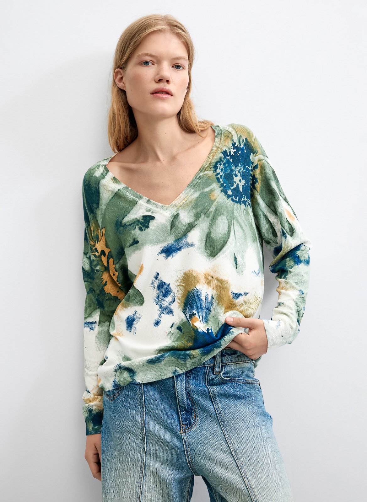 Printed V-neck sweater DESIGUAL White