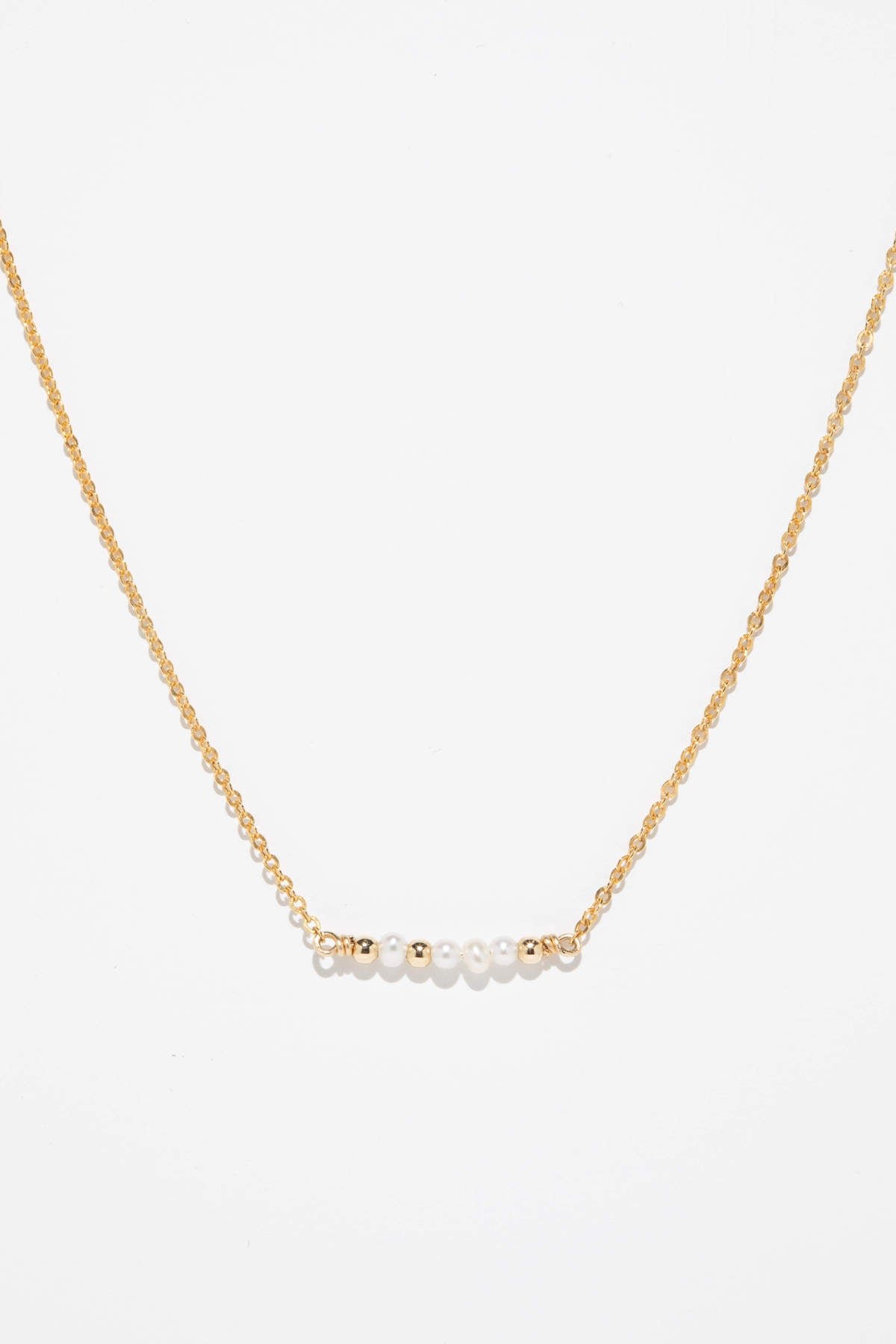 Short Thea pearl necklace. YAY White
