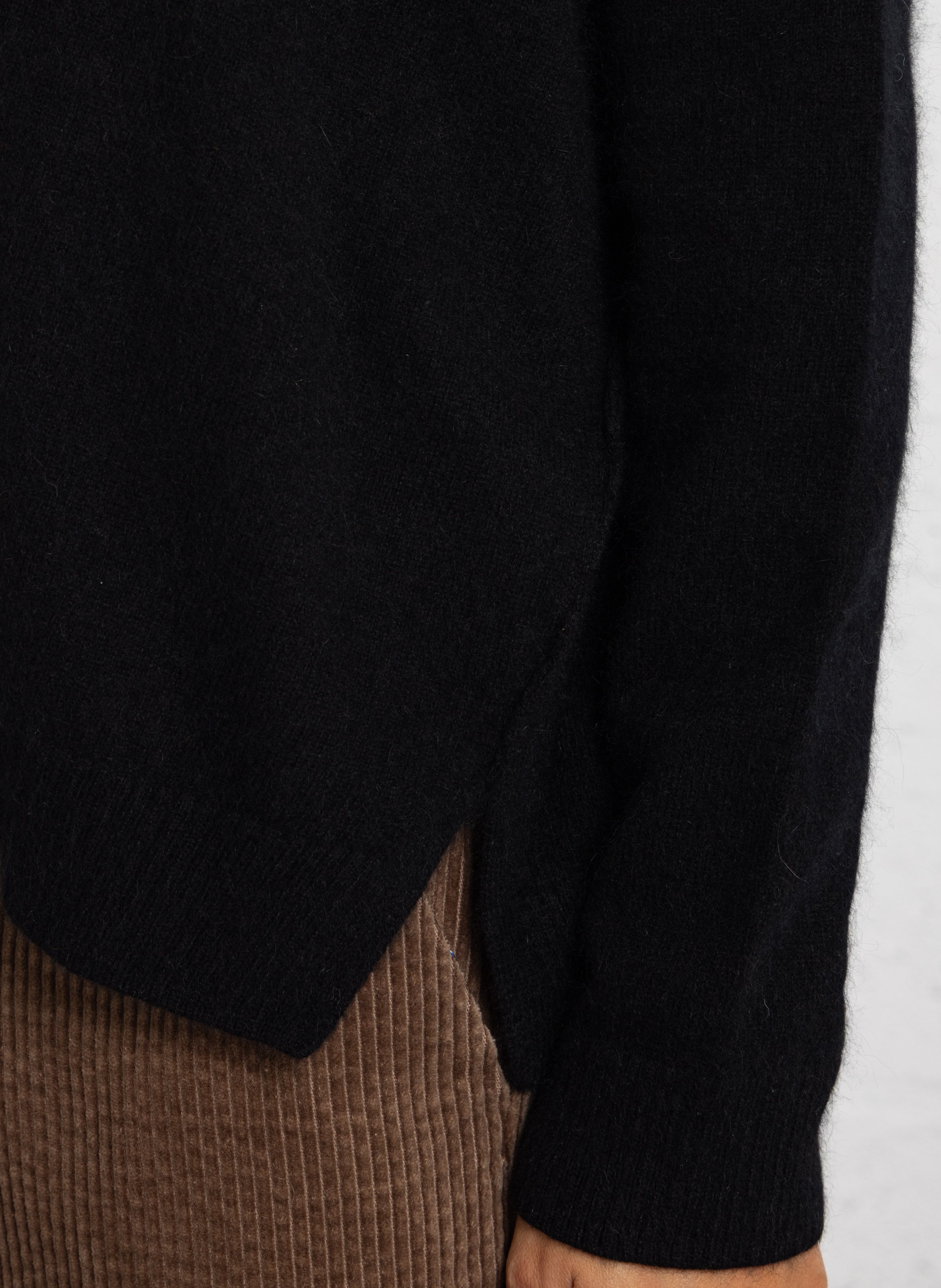 Pull col V en laine mélangée BELLA JONES Noir