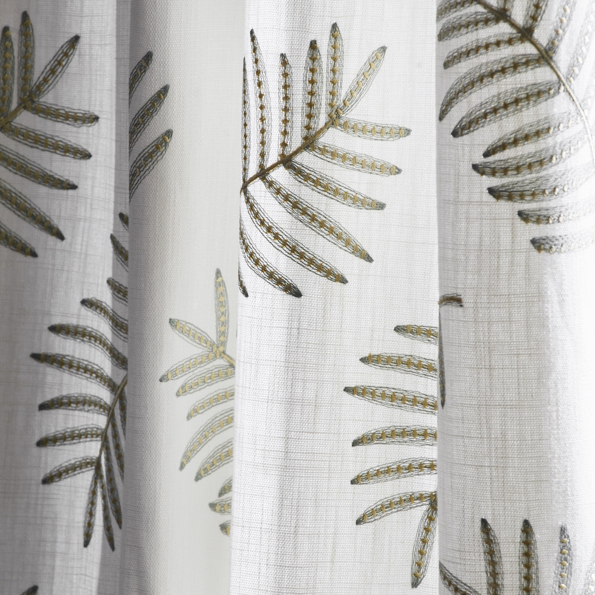 Curtain with gilt eyelets MADURA White