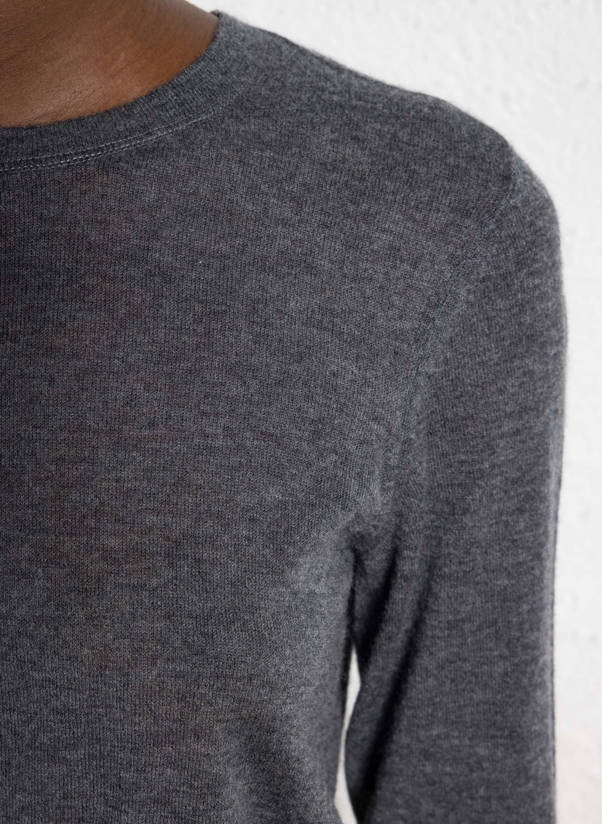 Pull droit col rond en cachemire MAJESTIC FILATURES Gris