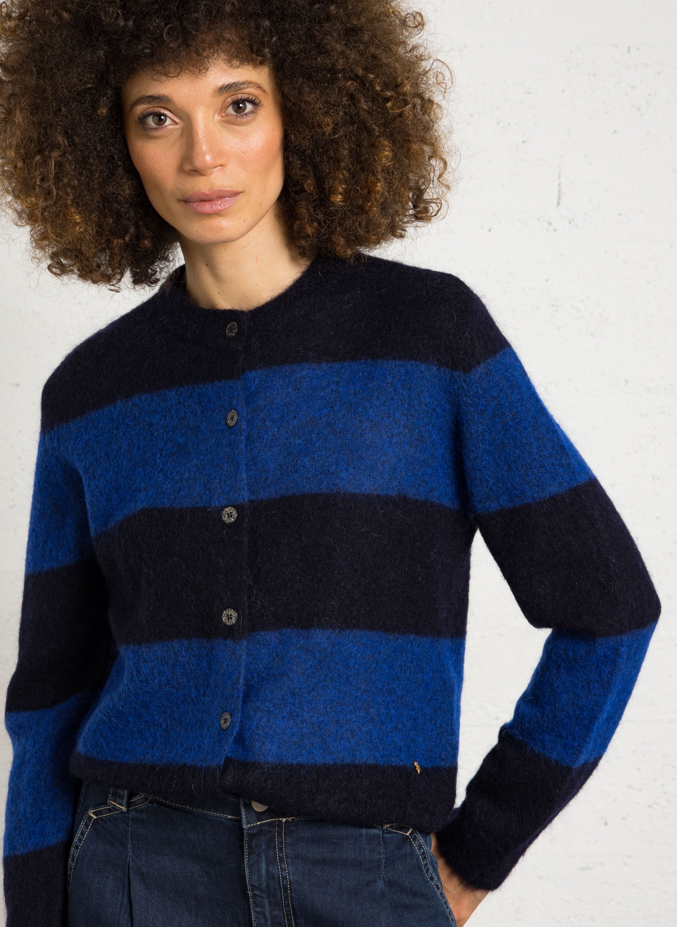 Gilet droit col rond rayé en laine mélangée DES PETITS HAUTS