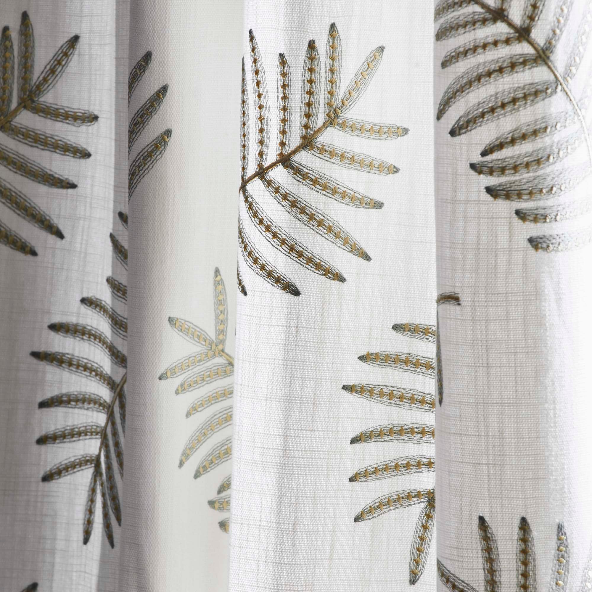 Curtain with gathering tape White