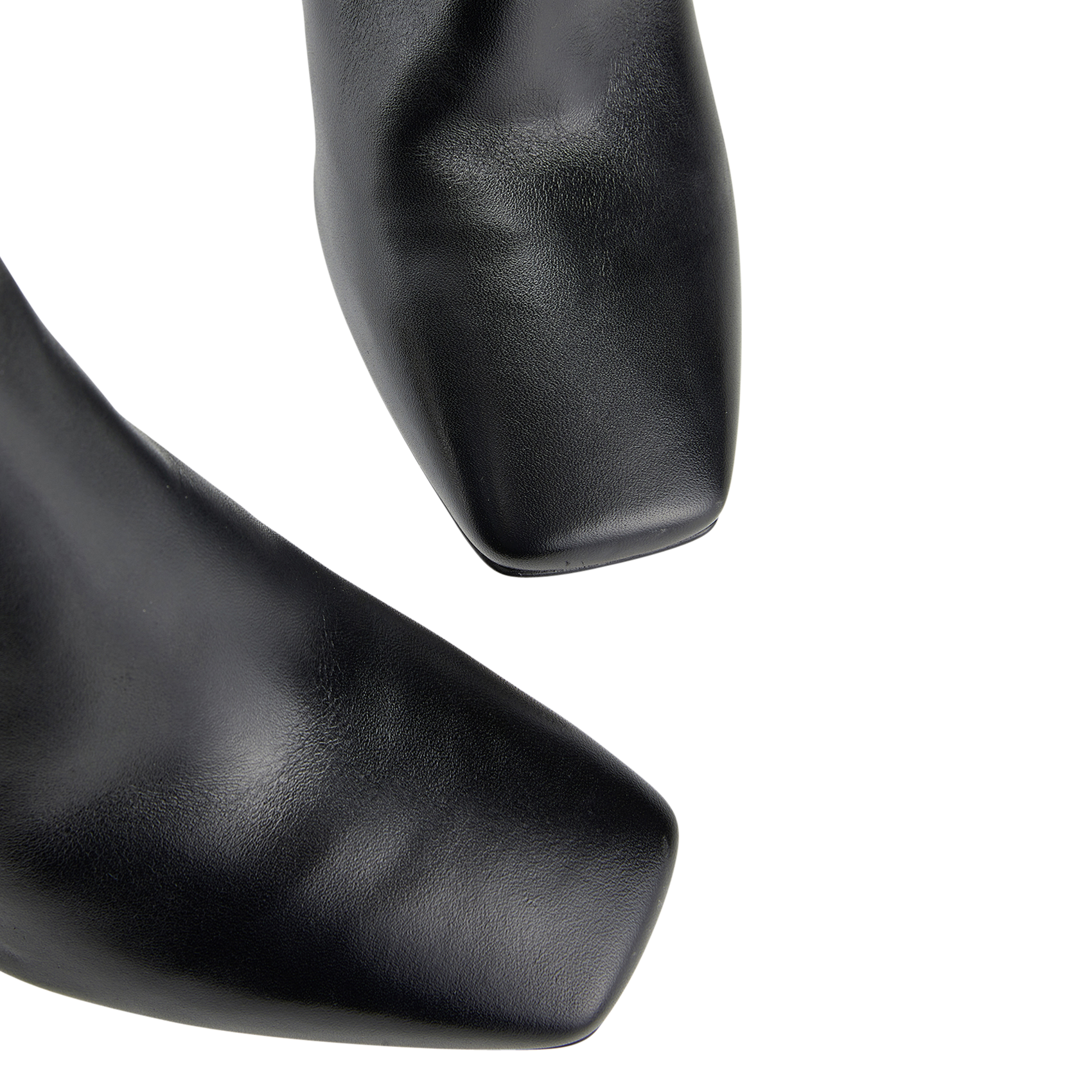 - 100% leather, - Round toes, - Inner zip fastening, - Heel height: 9 cm. COSMOPARIS Black