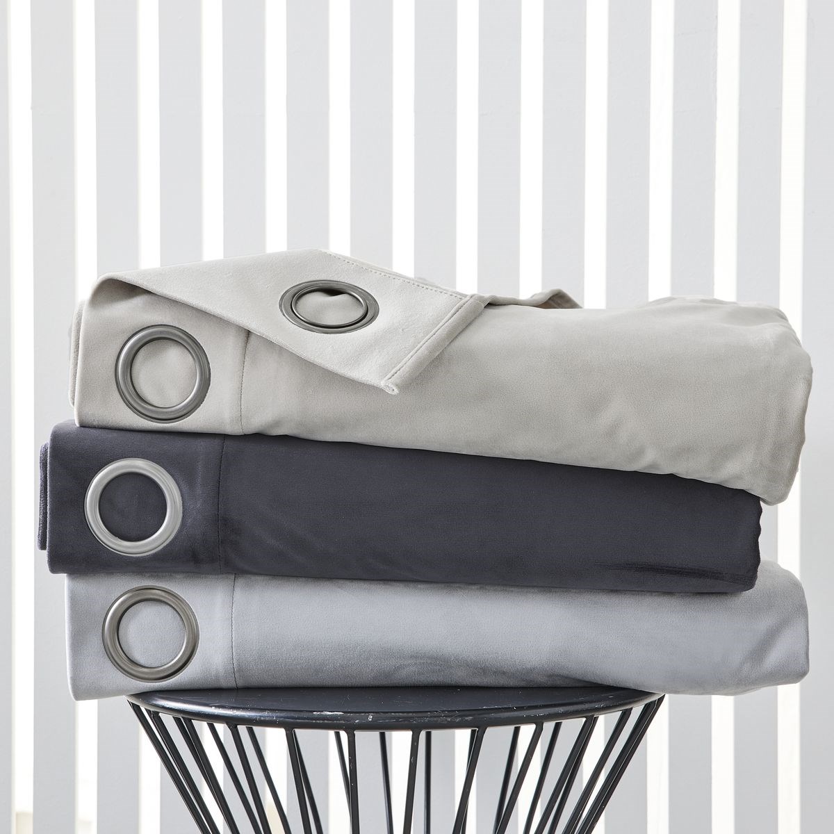 Plain curtain with eyelets Beige