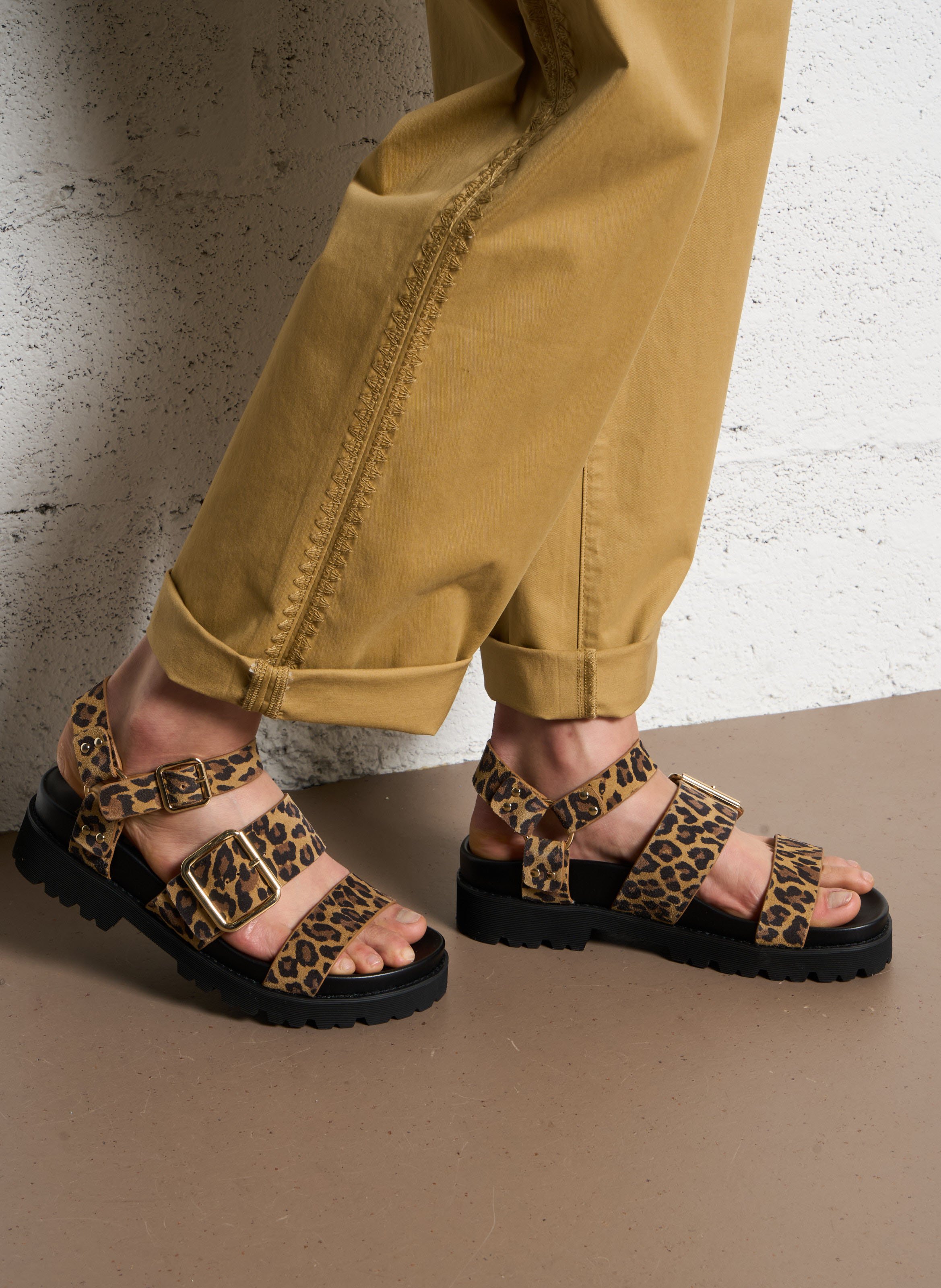 Sandales plates imprimées NO NAME Multicolore