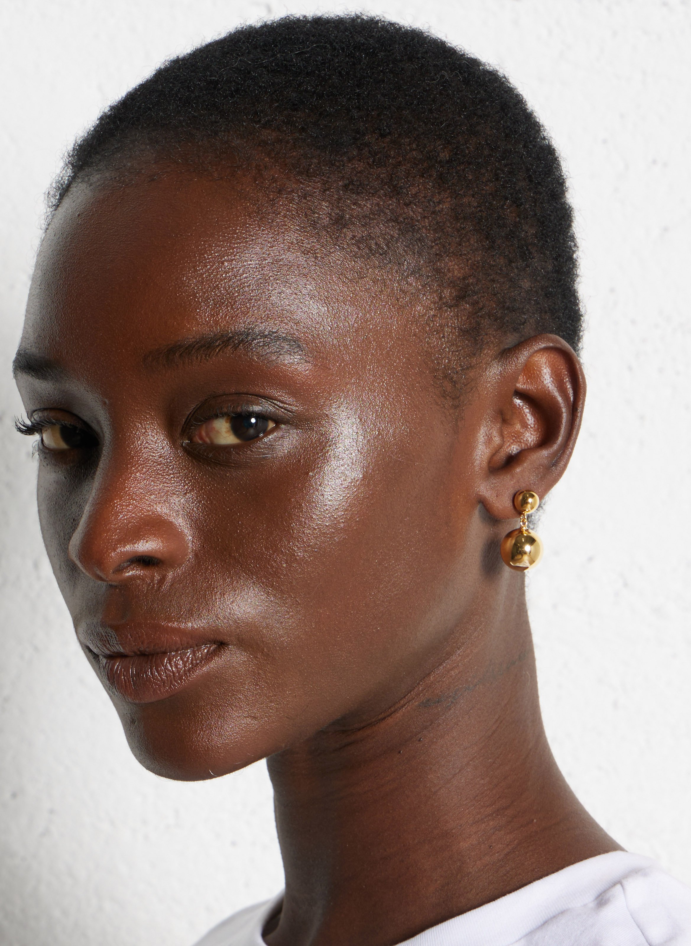 Pendientes con pedrería FEEKA Dorado