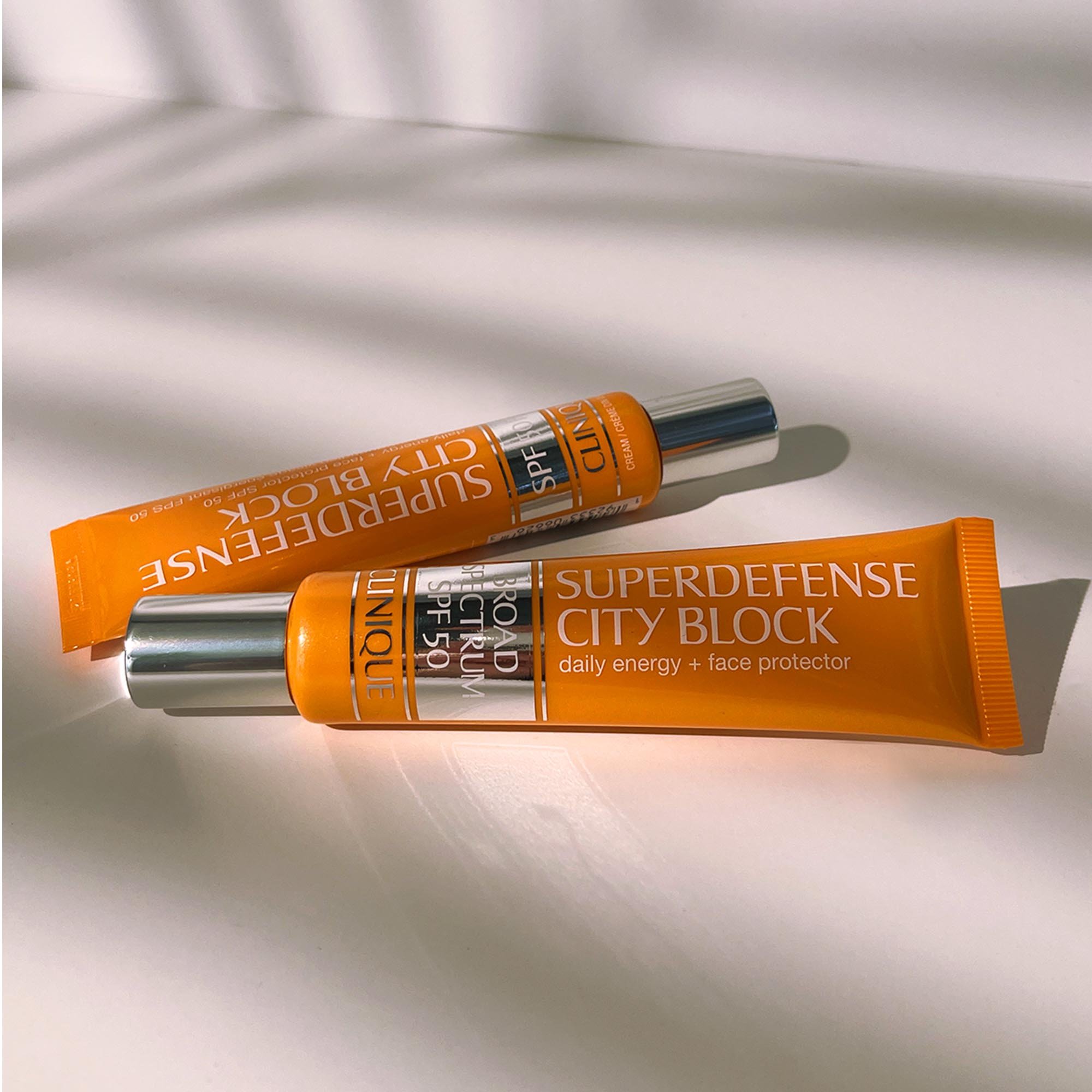 Superdefense City Block SPF 50 - Protecteur Quotidien Visage Énergisant SPF 50 CLINIQUE No color