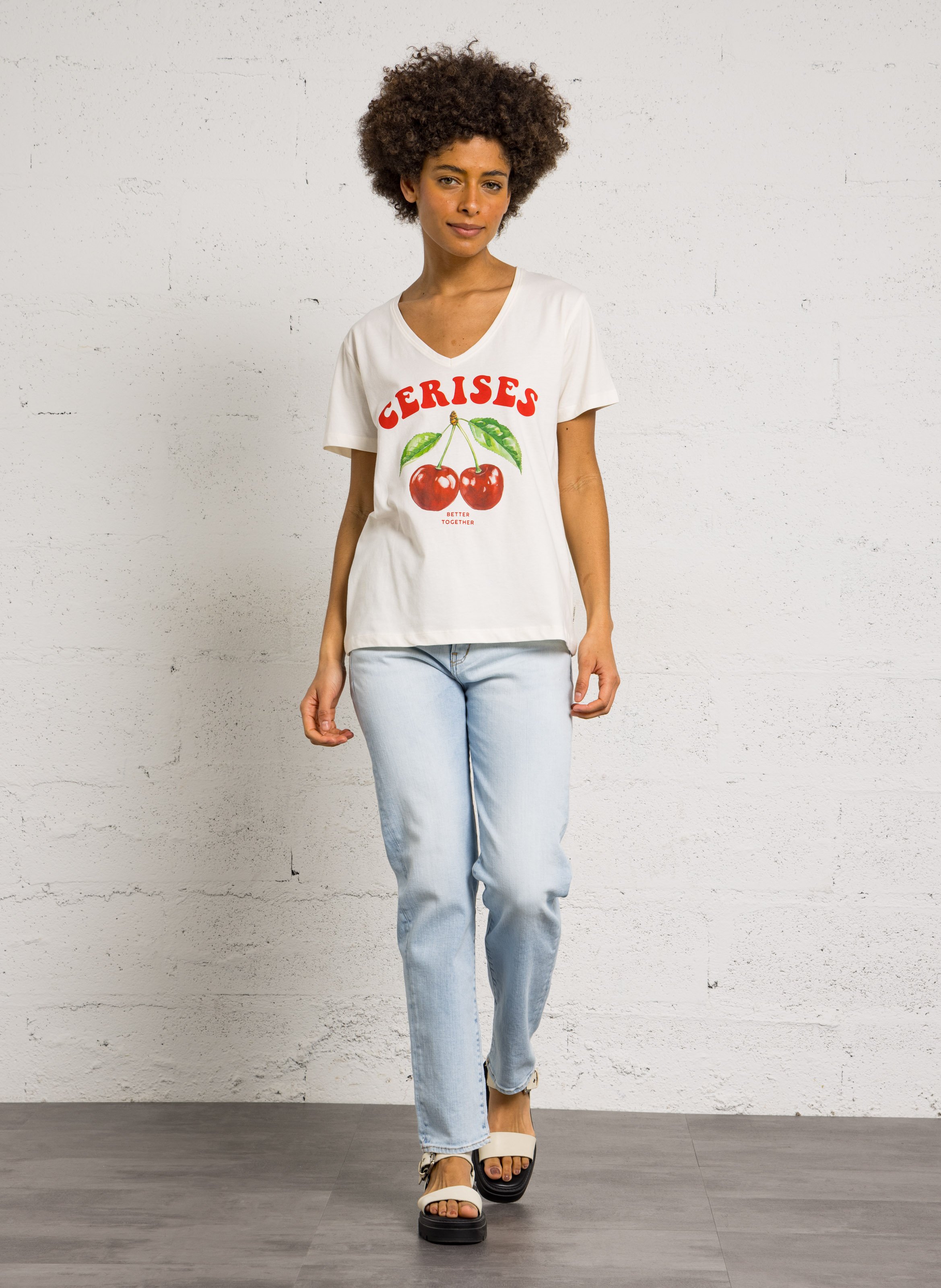 Recht, katoenen T-shirt met V-hals en zeefdruk LE TEMPS DES CERISES Wit