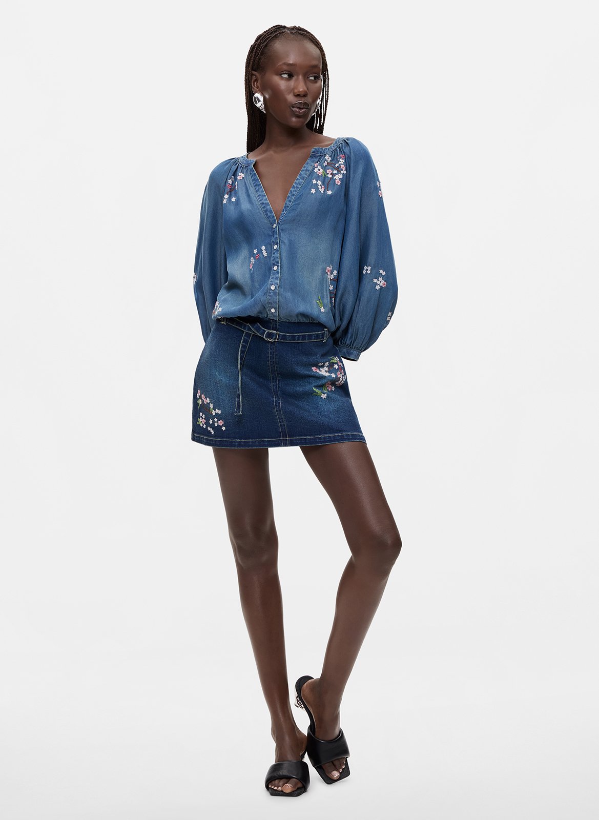 Kurzes besticktes Denimkleid DESIGUAL Blau