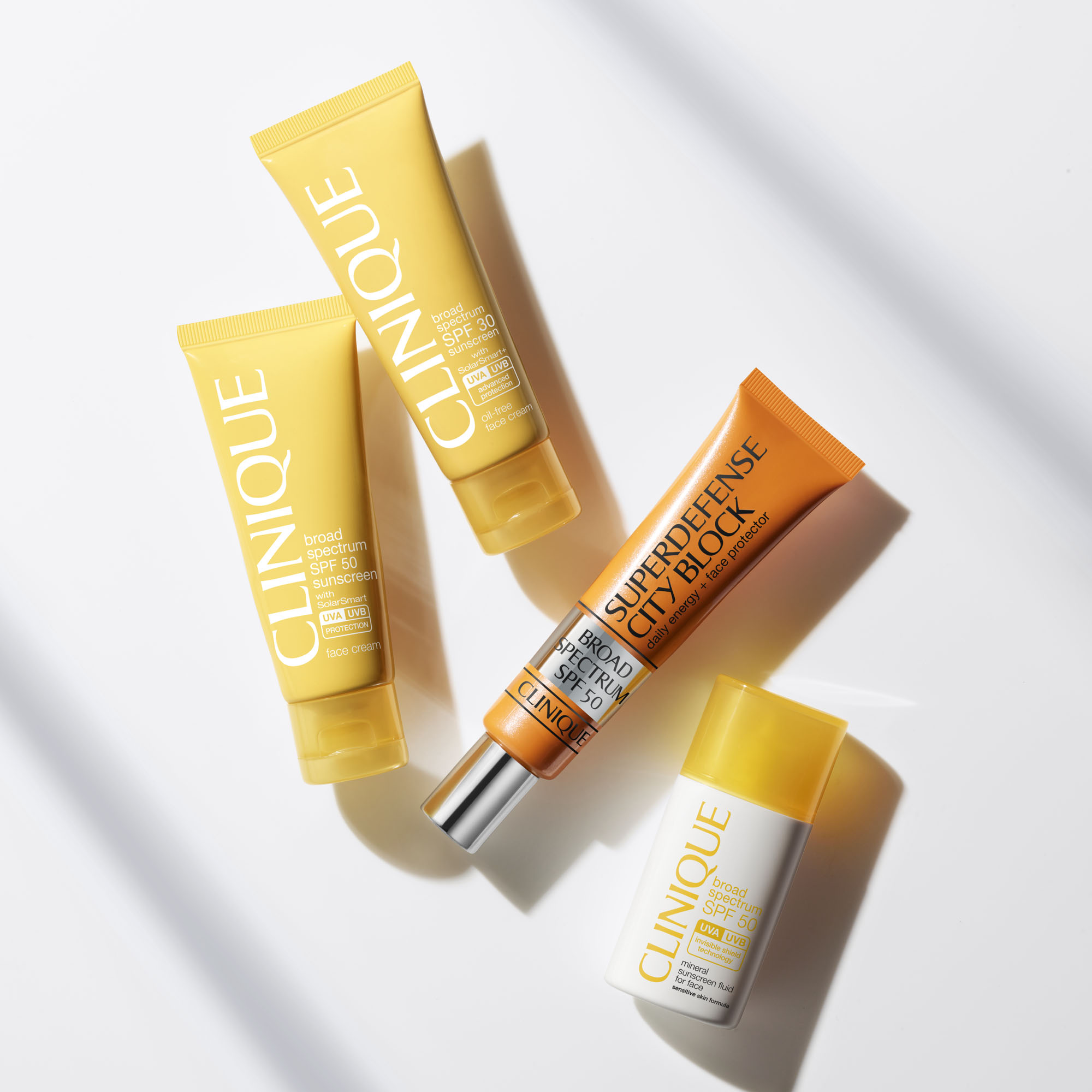 Superdefense City Block SPF 50 - Protecteur Quotidien Visage Énergisant SPF 50 CLINIQUE No color