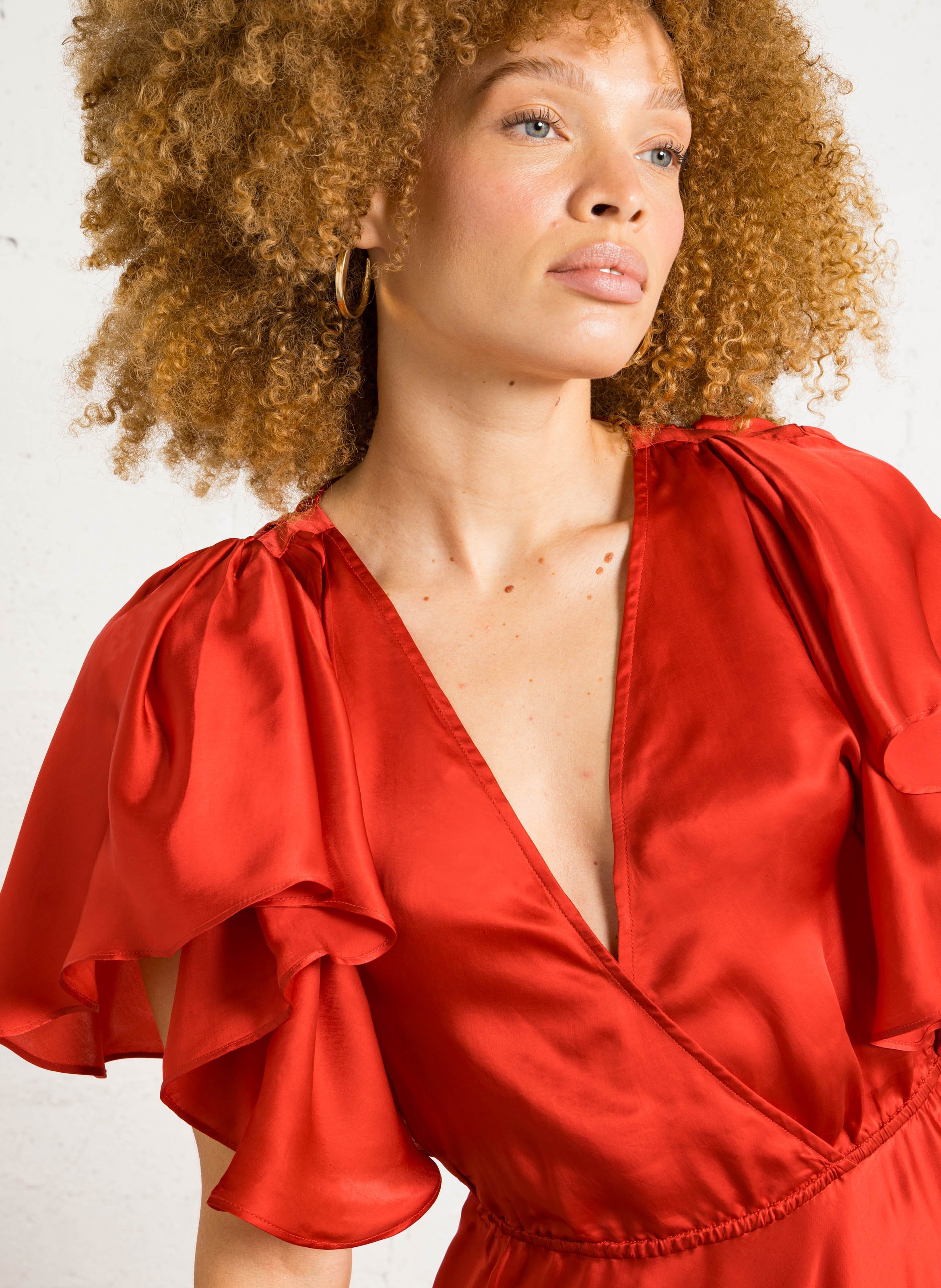 Long v-neck satin dress MES DEMOISELLES Red